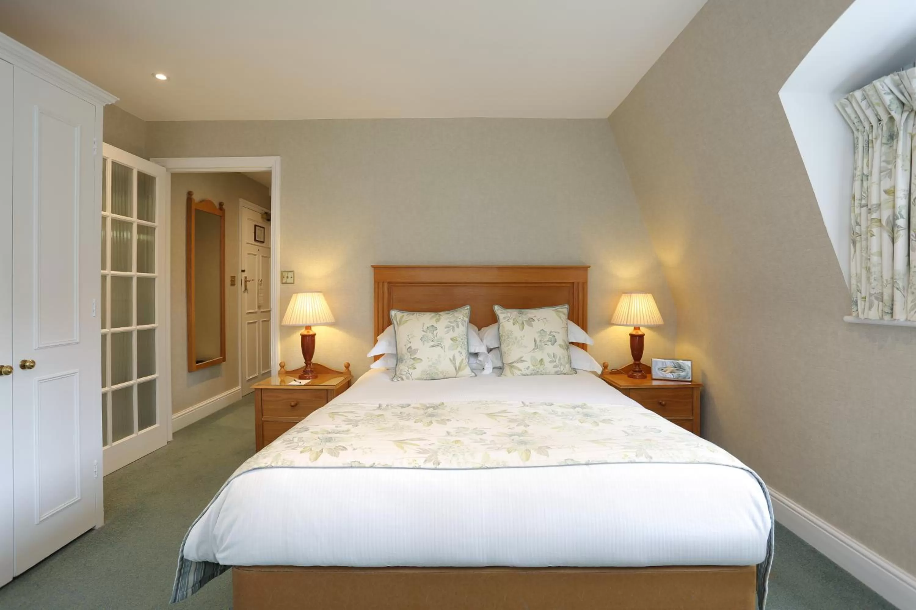 Bed in West Lodge Park