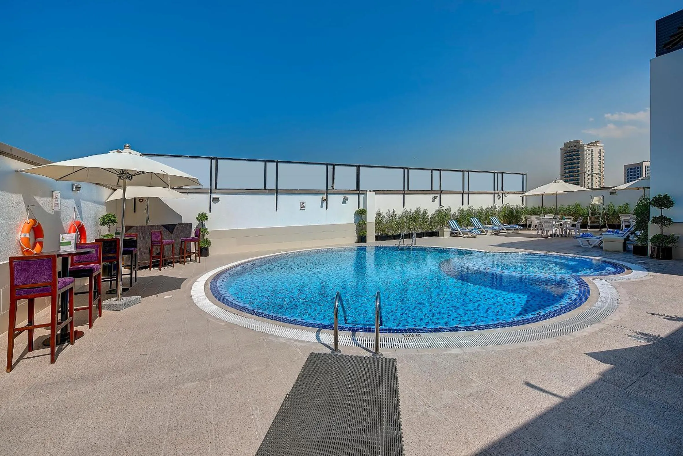 Swimming pool in Raintree Rolla Hotel