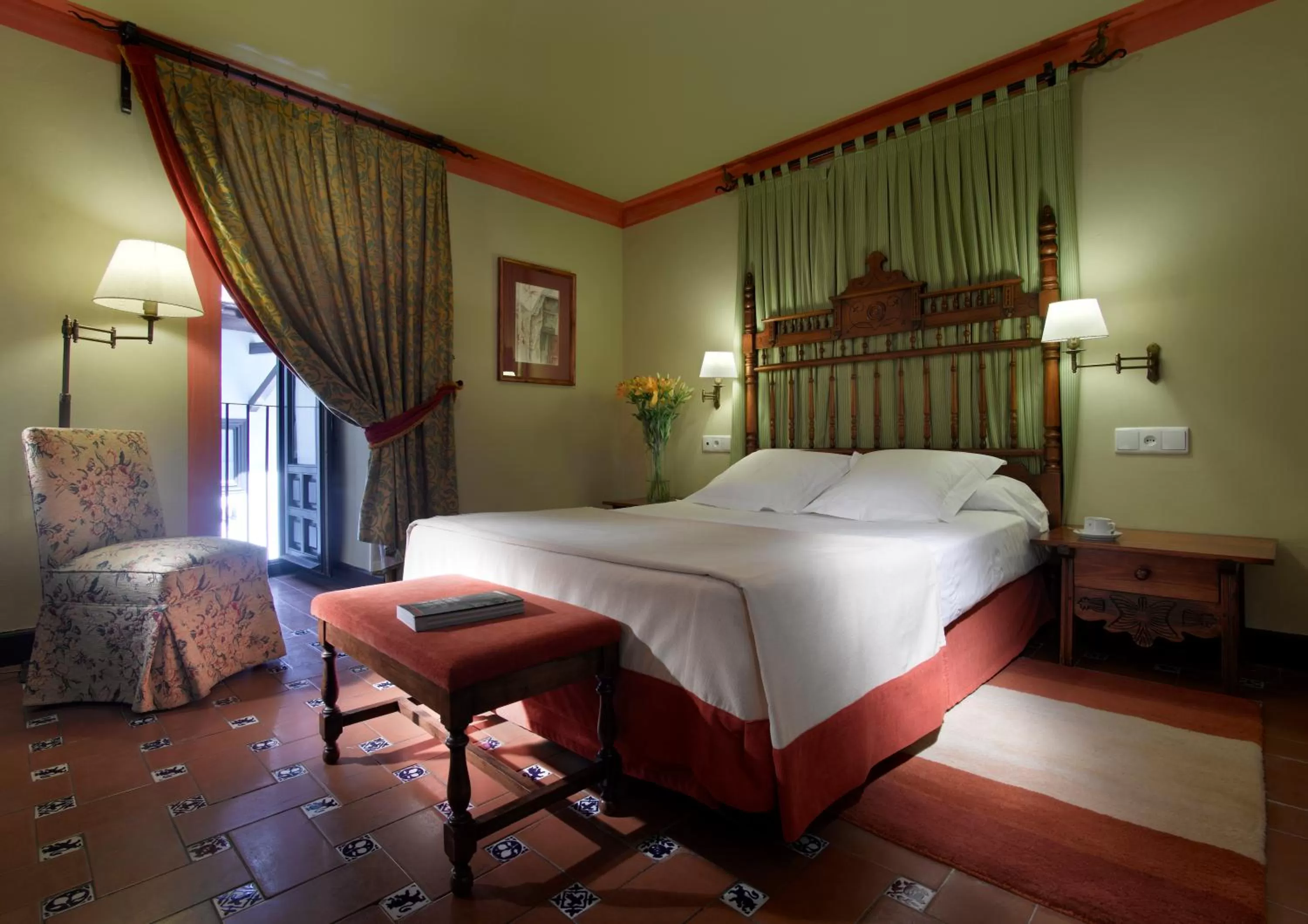 View (from property/room), Bed in Parador de Ubeda