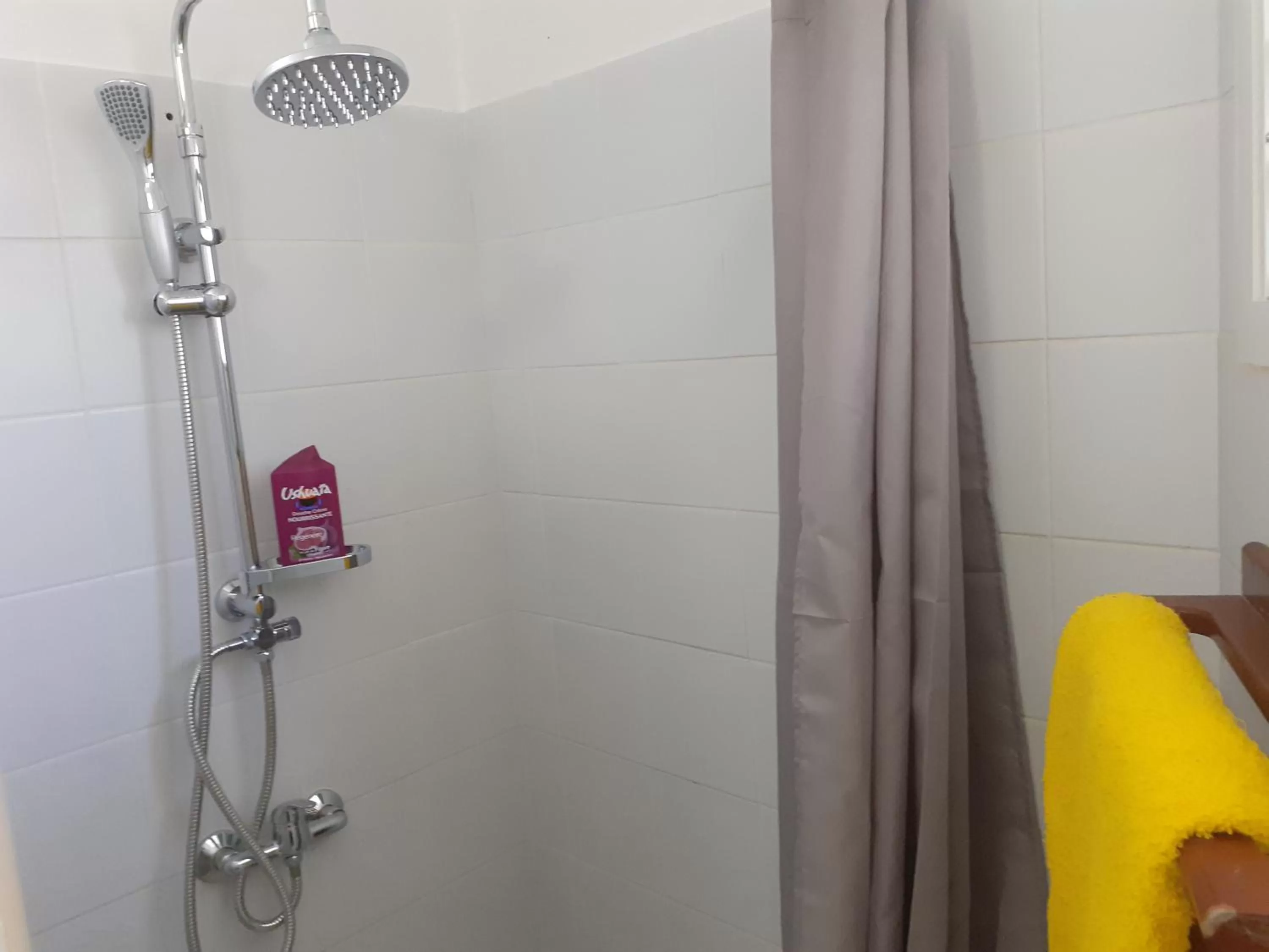 Shower in Le Studio les Tropiques au Village MANGANAO
