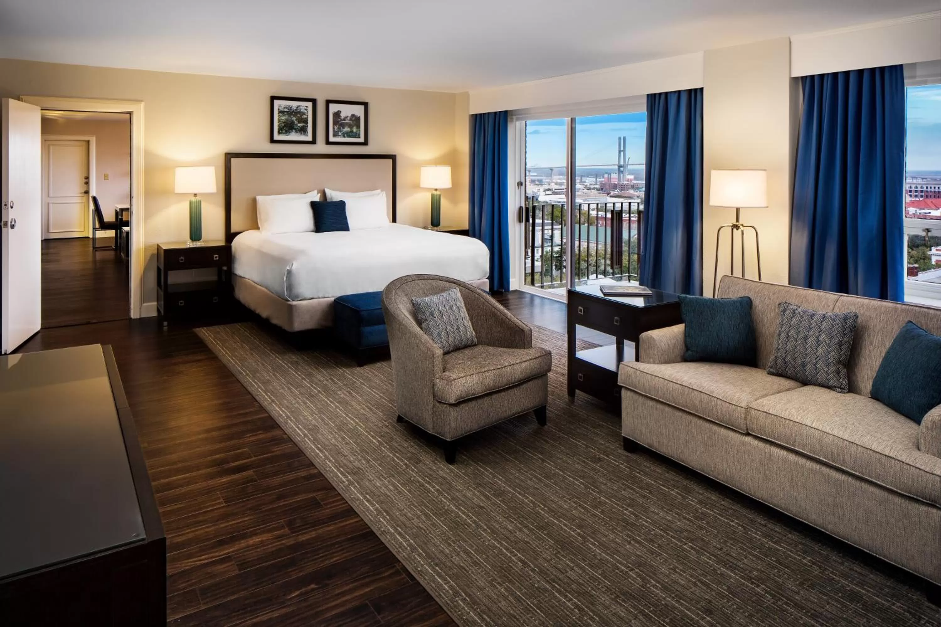 Photo of the whole room, Bed in The DeSoto