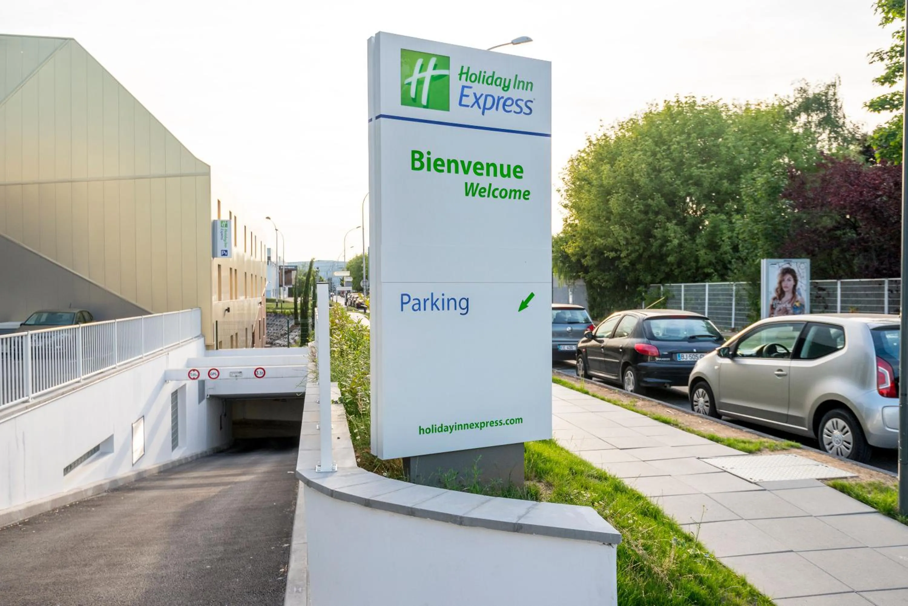 Property building in Holiday Inn Express Paris - Velizy by IHG