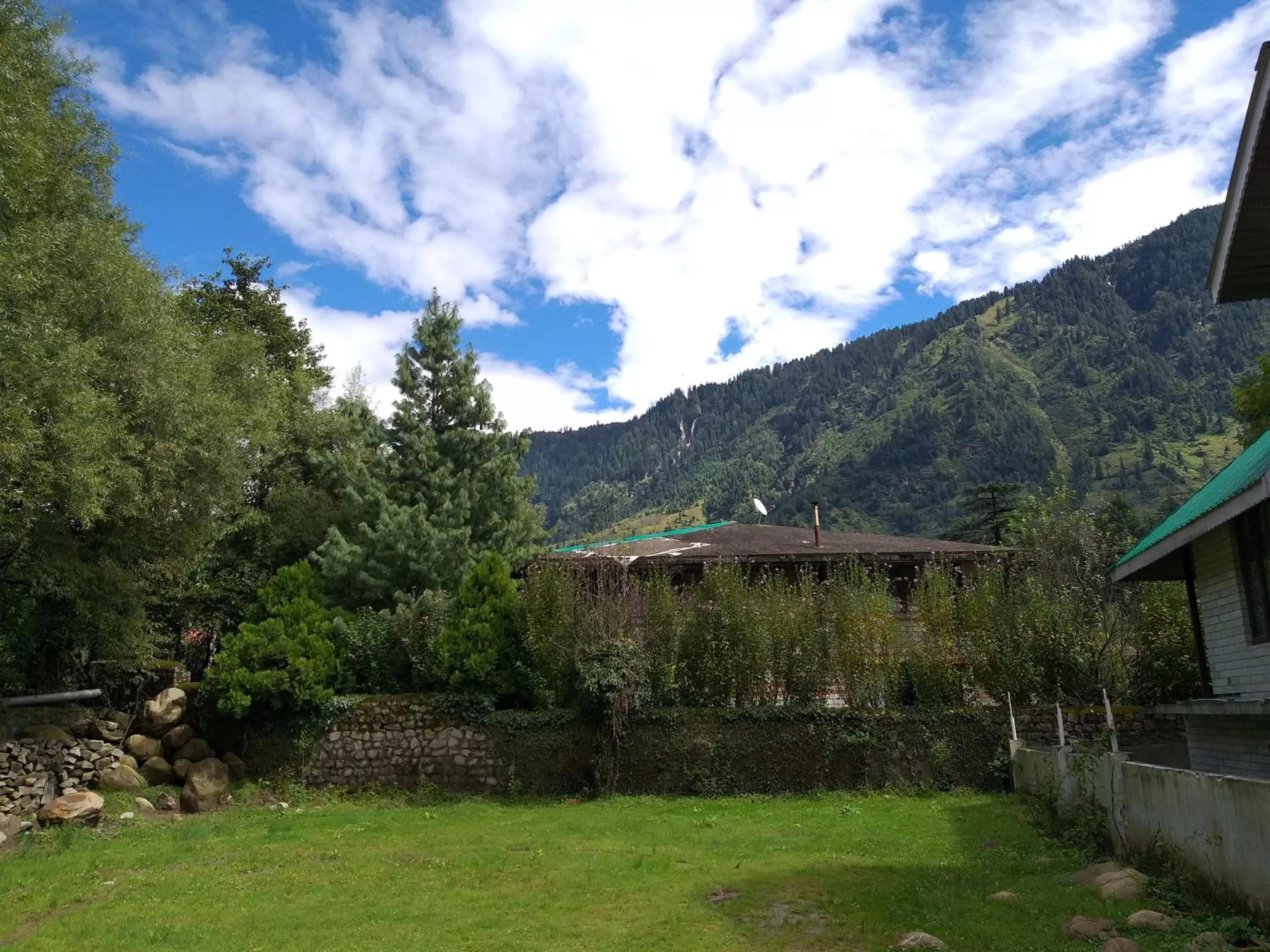 Hotel Ambika Resort Manali