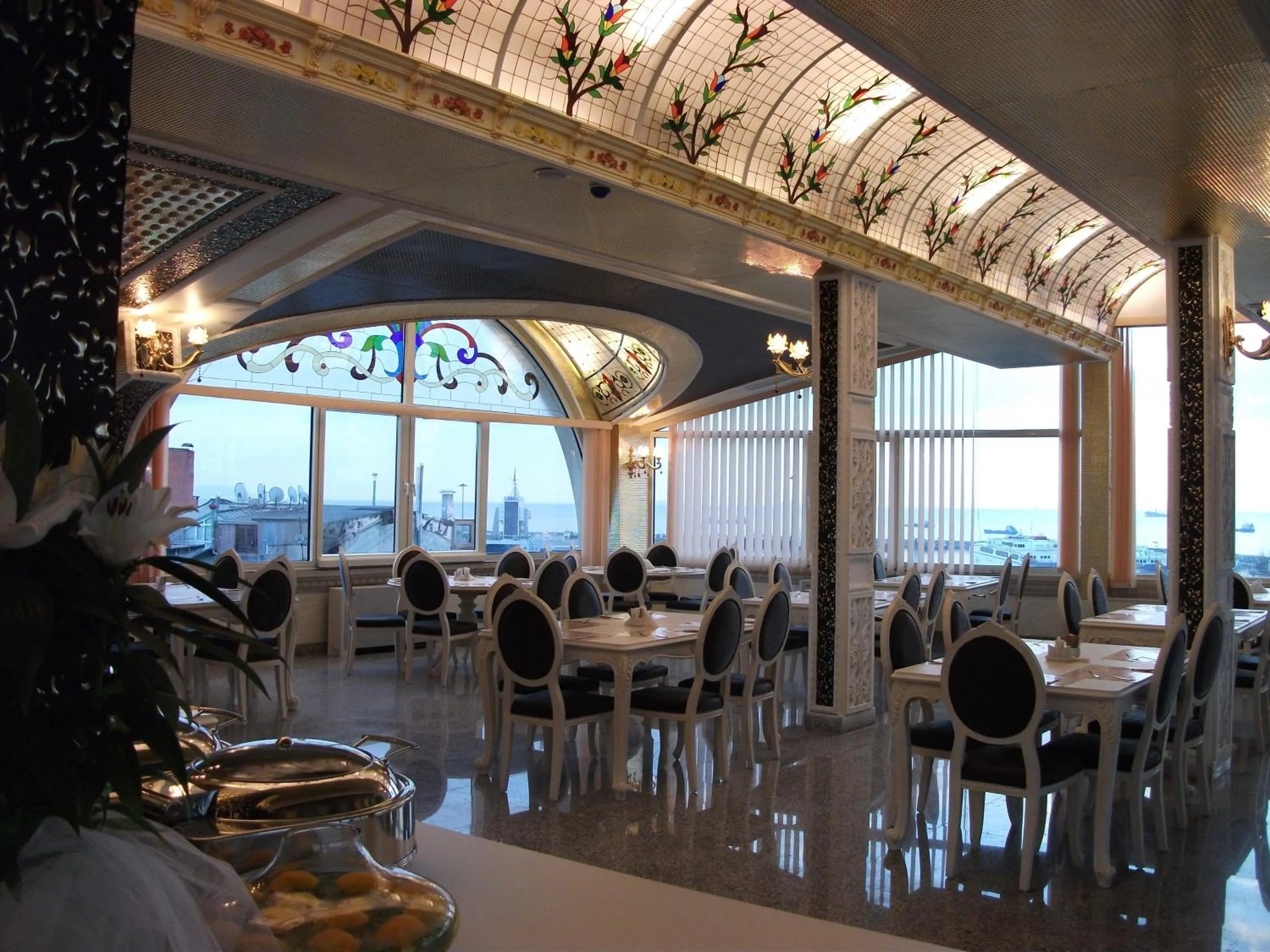 Restaurant/places to eat in Marmaray Hotel