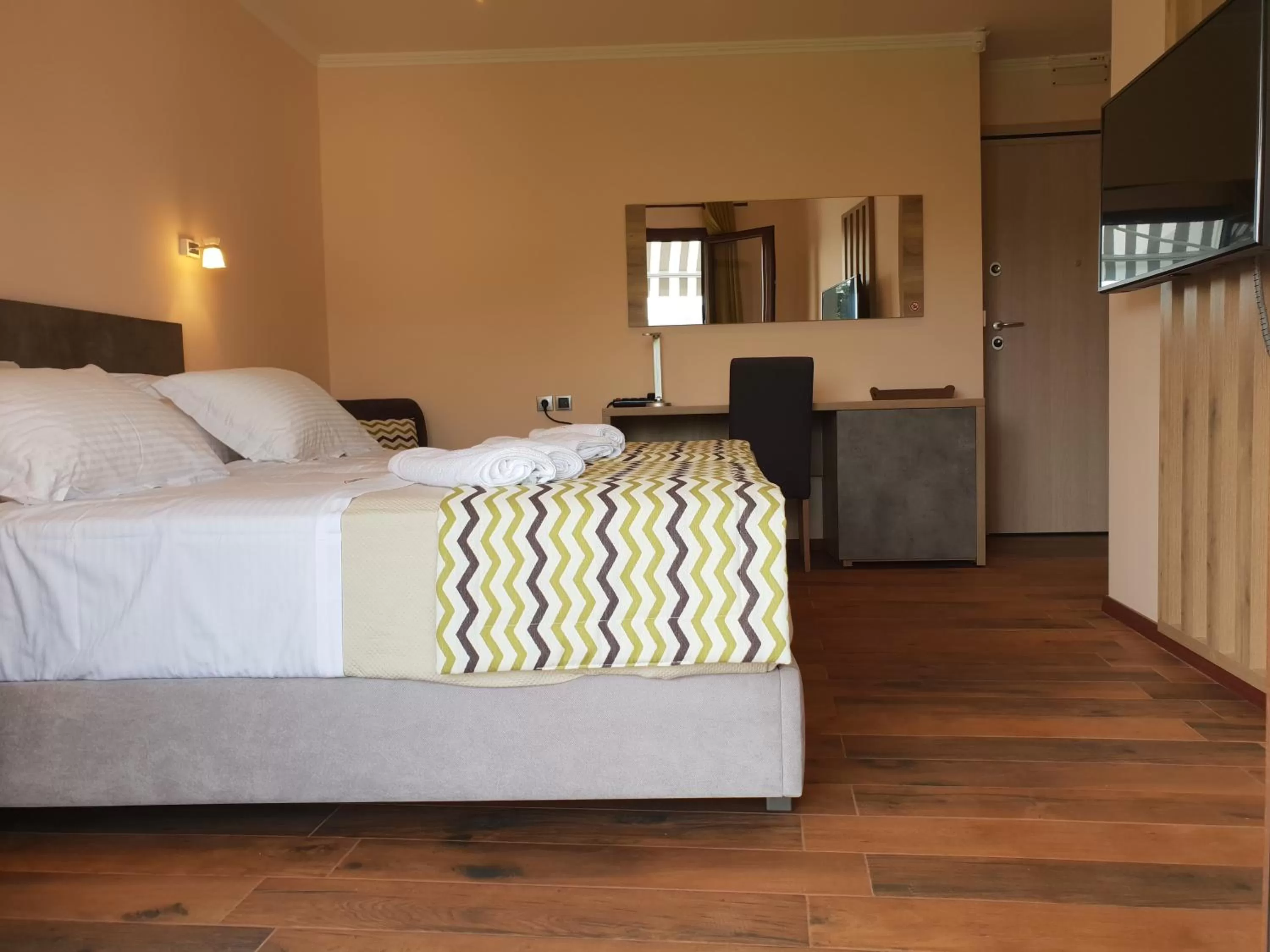 Photo of the whole room, Bed in Mondeus Inn Luxury