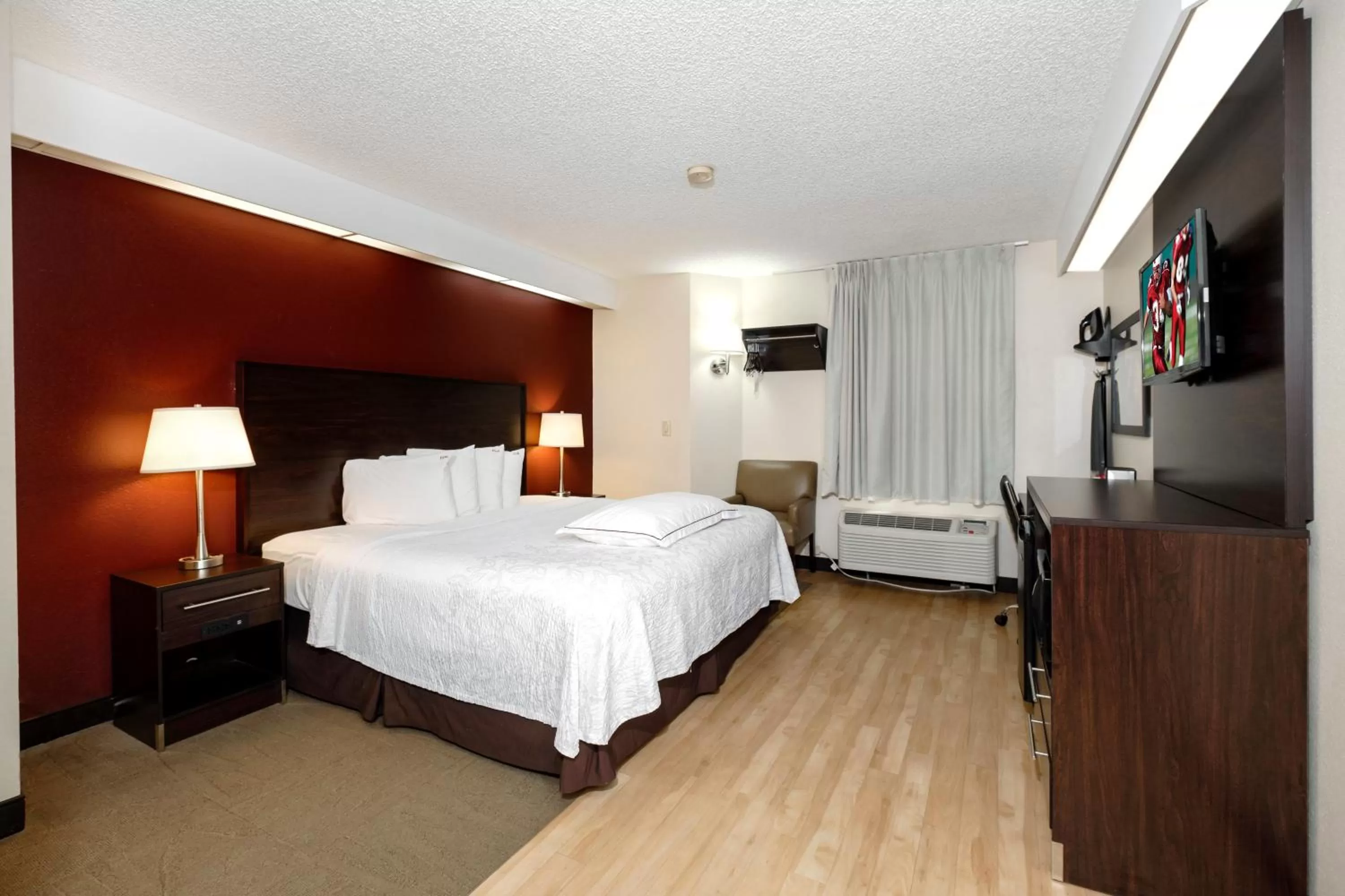 Premium Queen Room – Disability Access/Roll-In Shower Smoke Free in Red Roof Inn PLUS+ Palm Coast