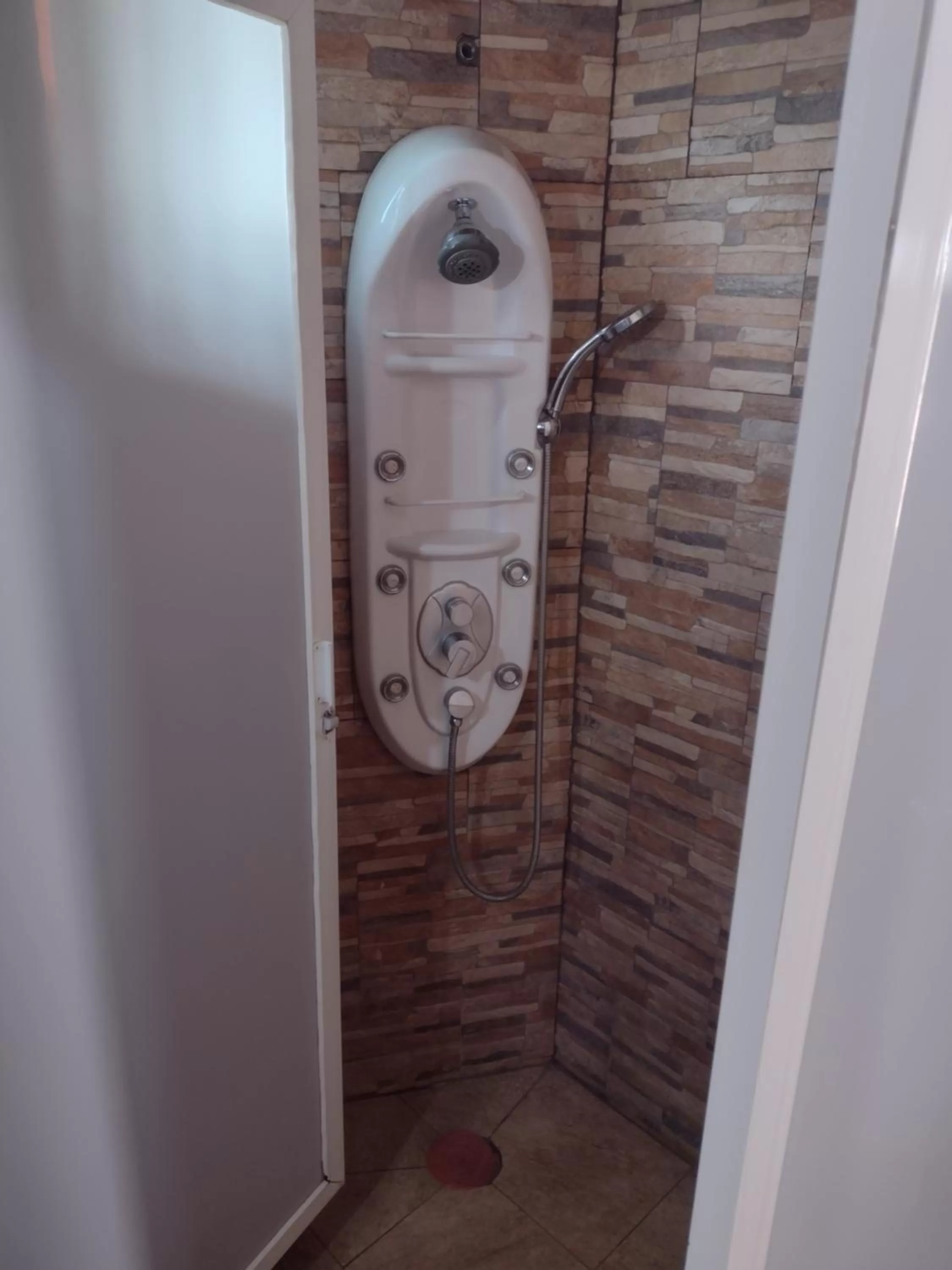 Shower in Hotel Leyenda del Tepozteco