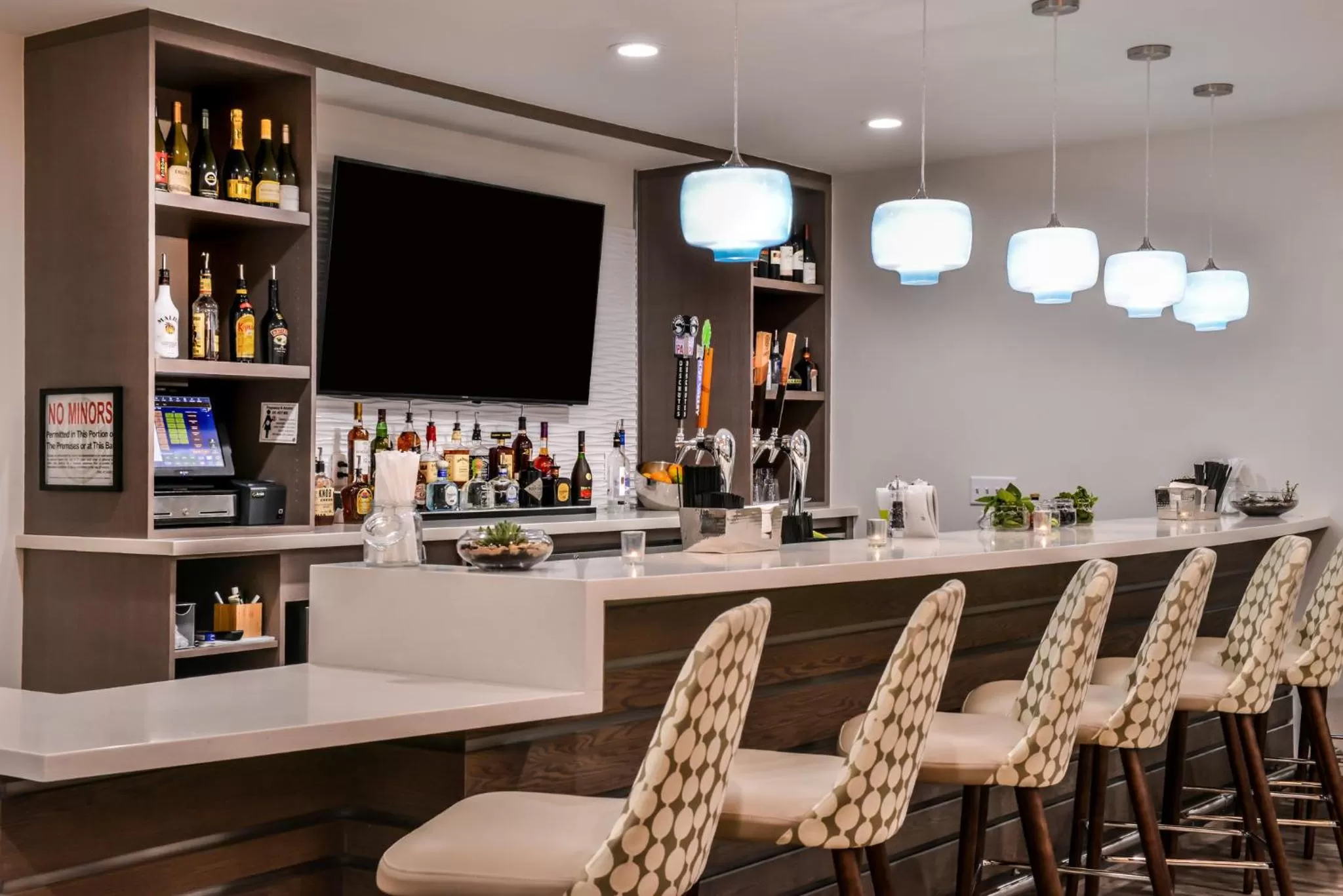 Lounge or bar in EVEN Hotel Eugene by IHG