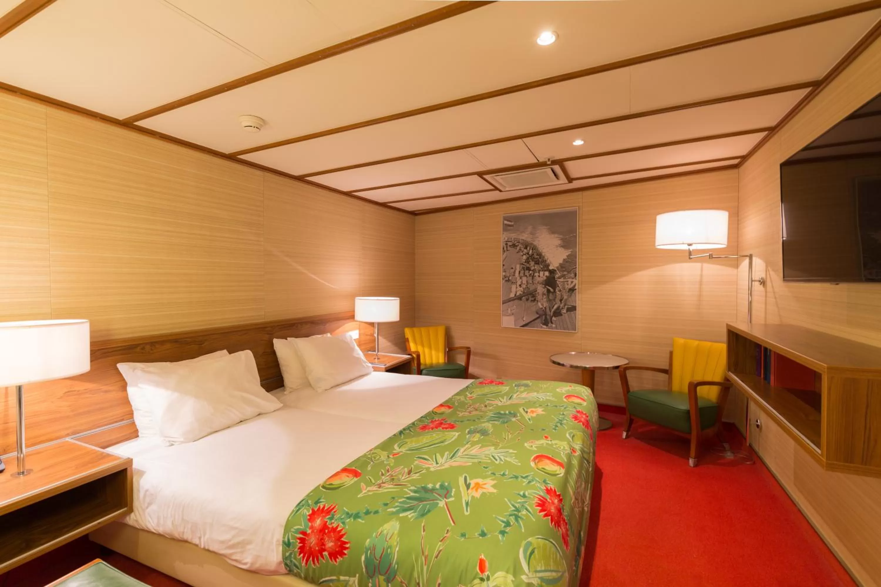 Photo of the whole room, Bed in ss Rotterdam by WestCord
