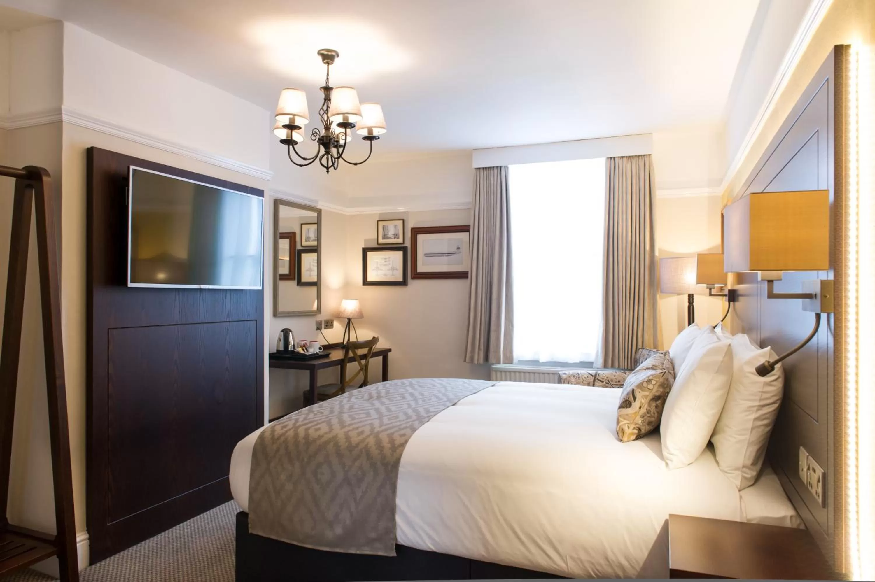 Bed in The Colney Fox by Innkeeper's Collection