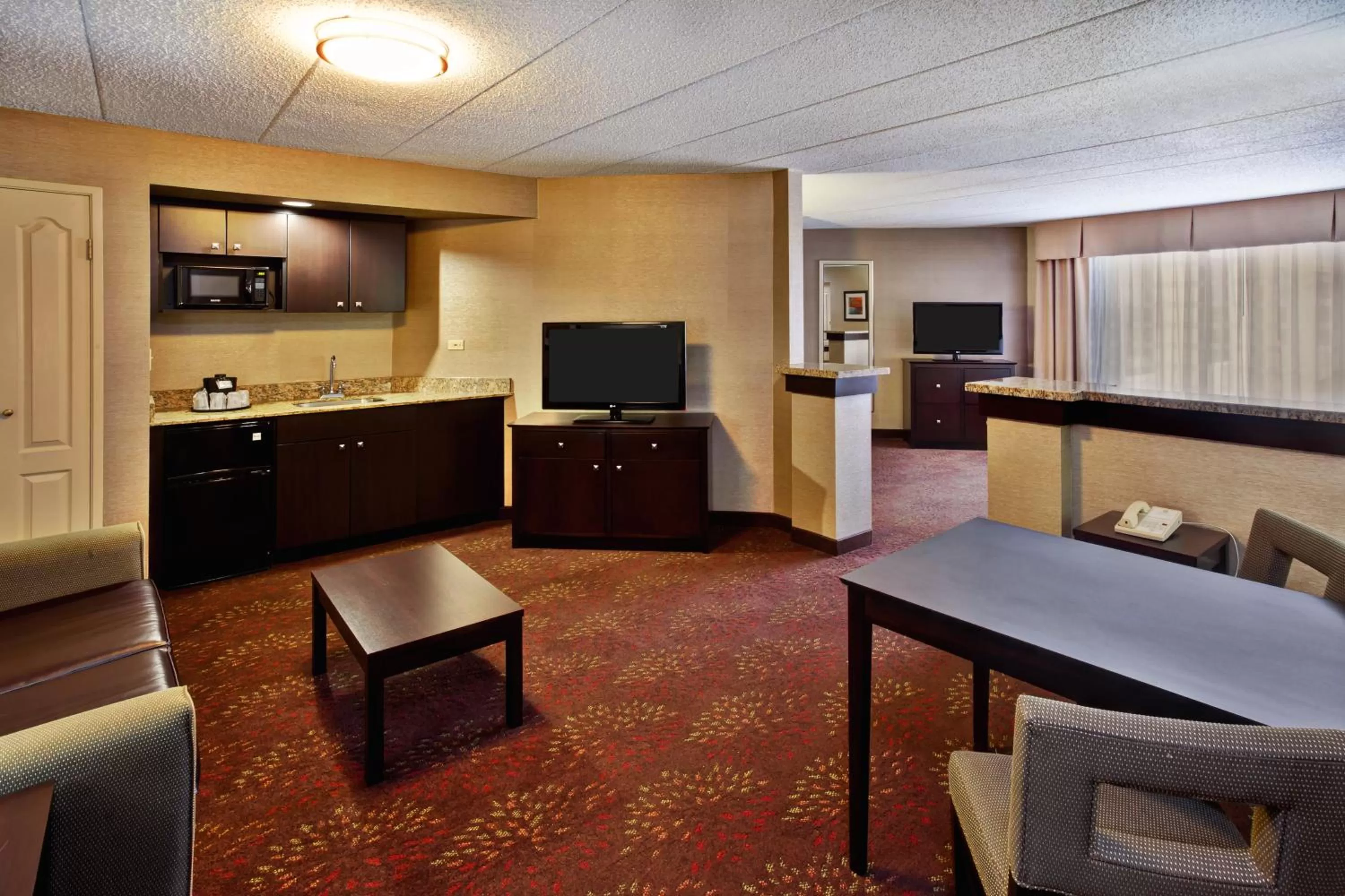 King Suite with Jetted Tub in Holiday Inn Hotel & Suites Chicago Northwest - Elgin by IHG