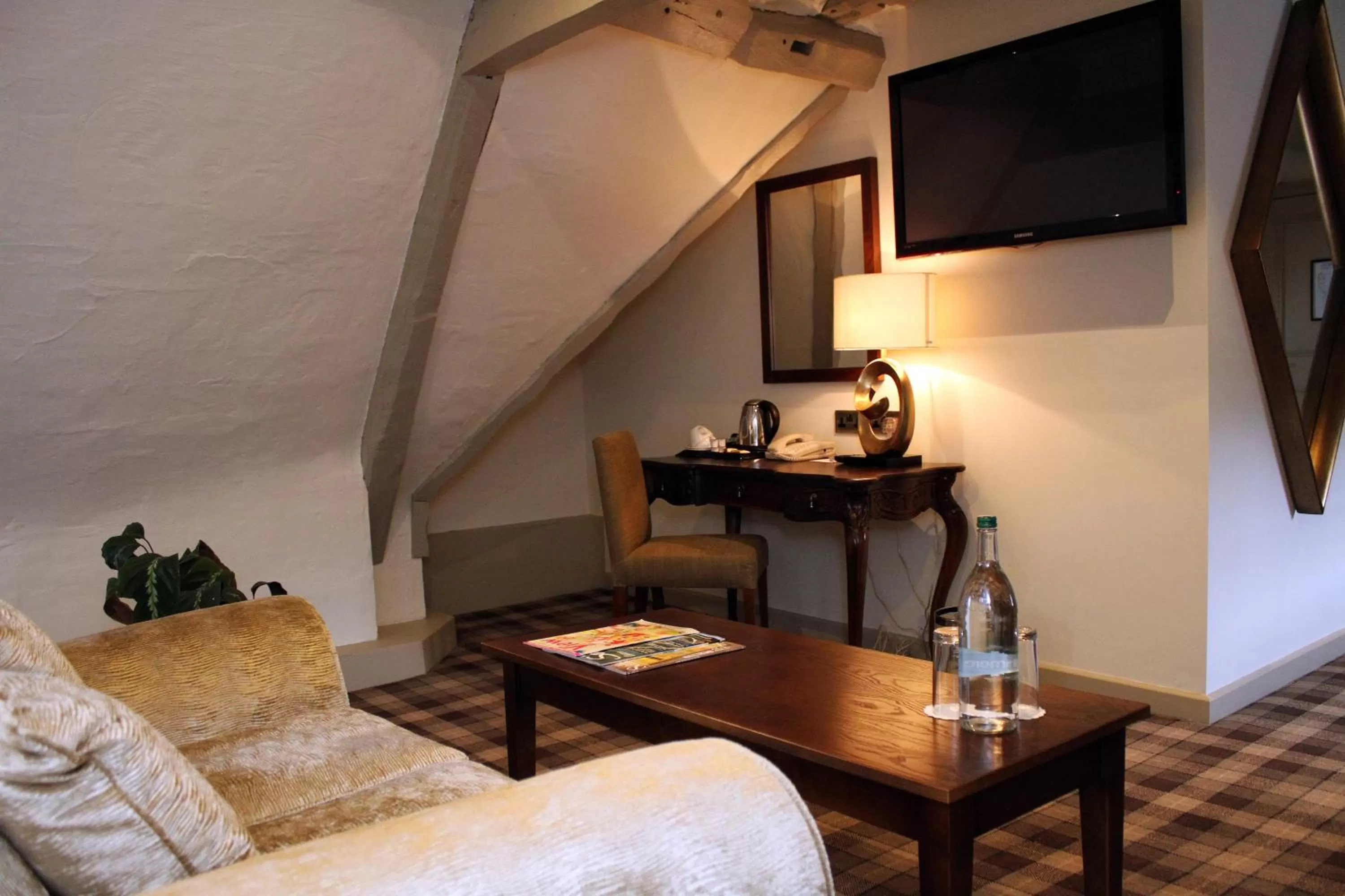 Seating area in The Legacy Rose & Crown Hotel