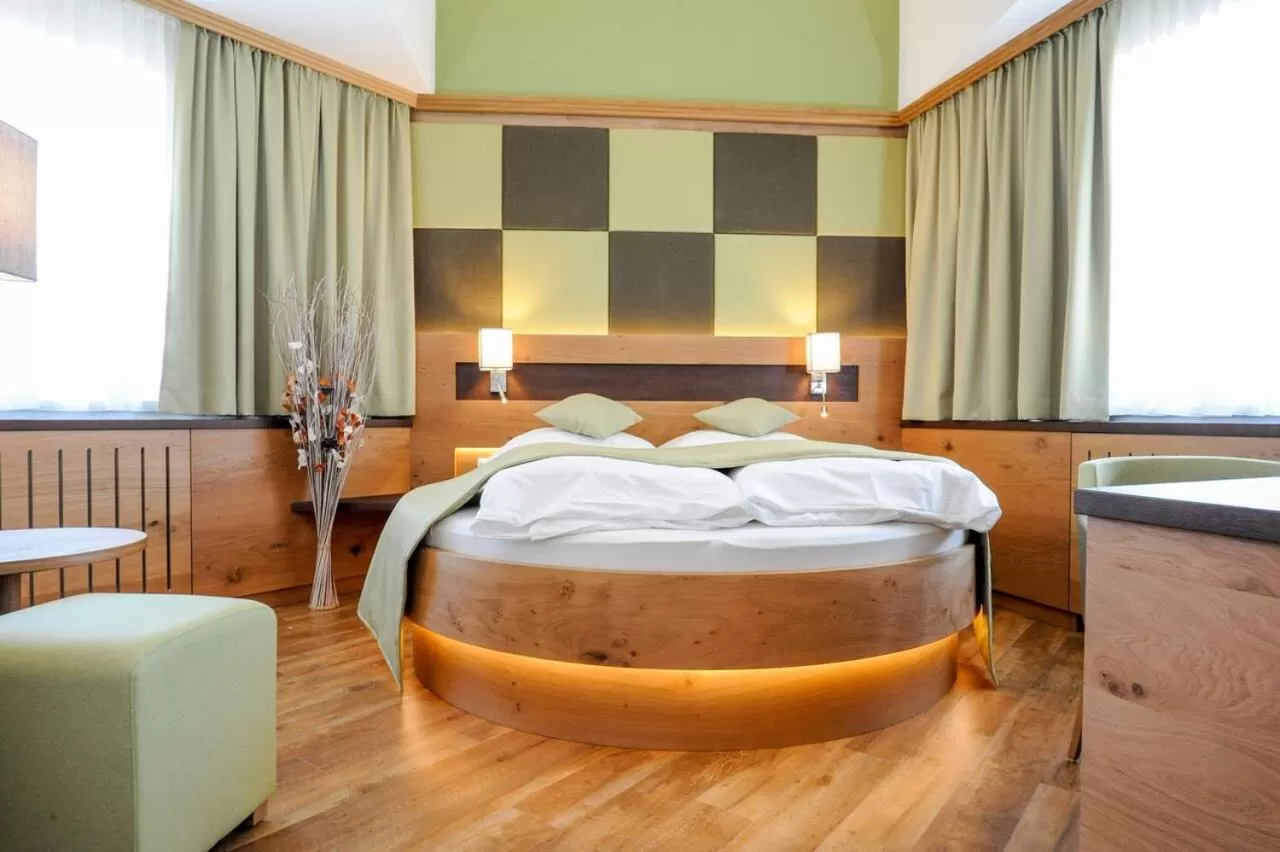 Photo of the whole room, Bed in Hotel zur Post