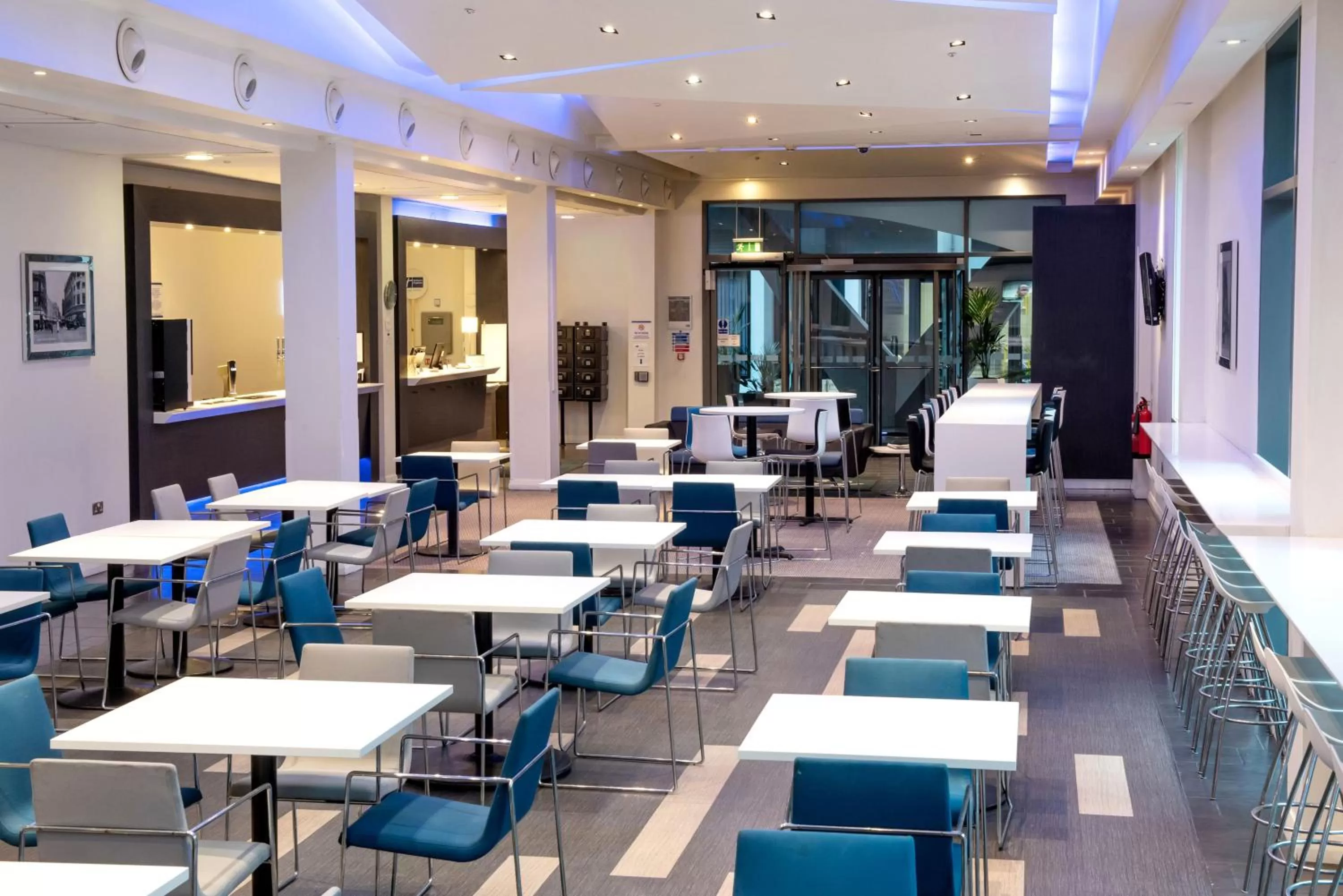 Breakfast in Holiday Inn Express Manchester City Centre Arena by IHG