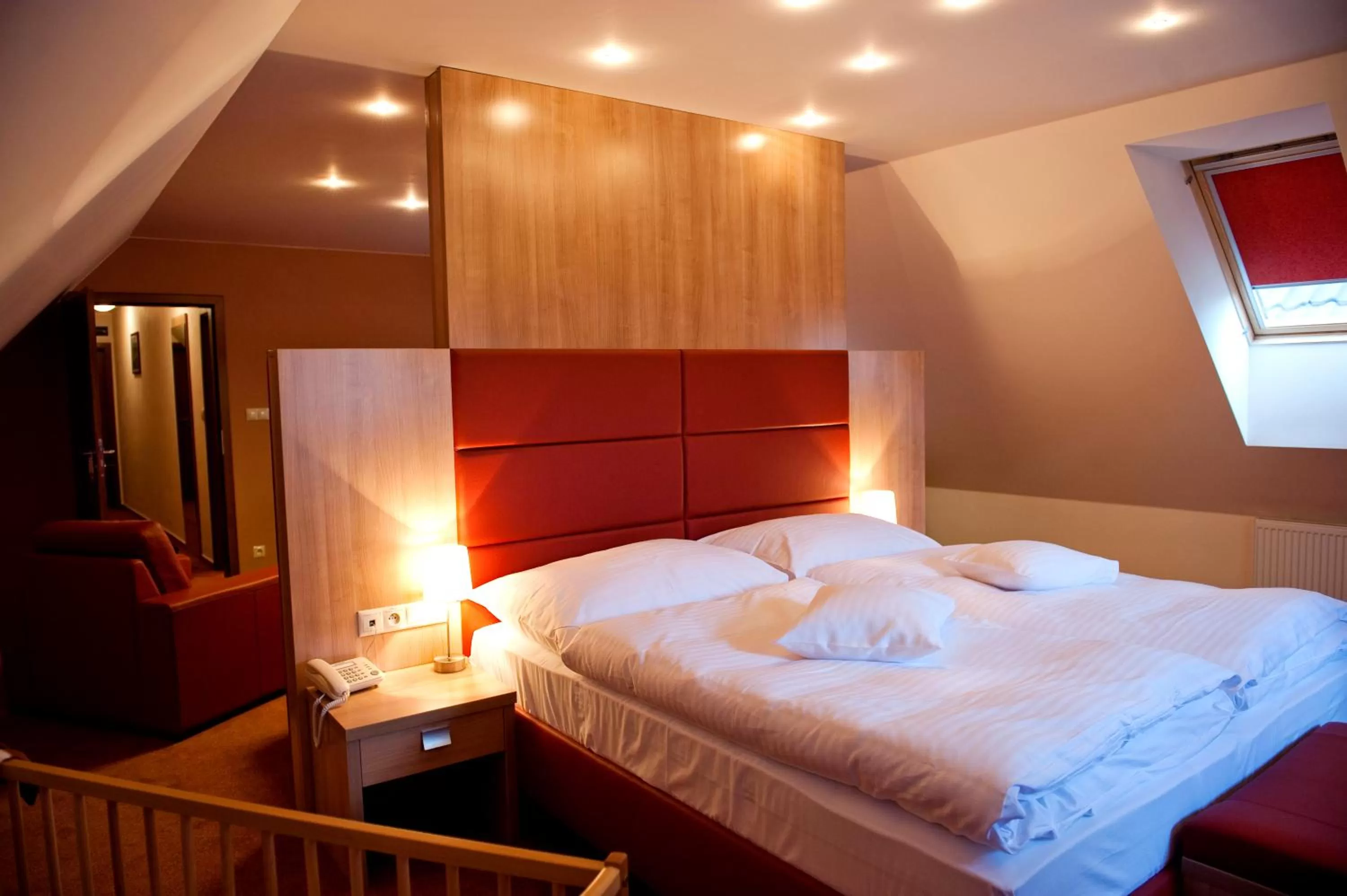 Bathroom, Bed in Hotel Club