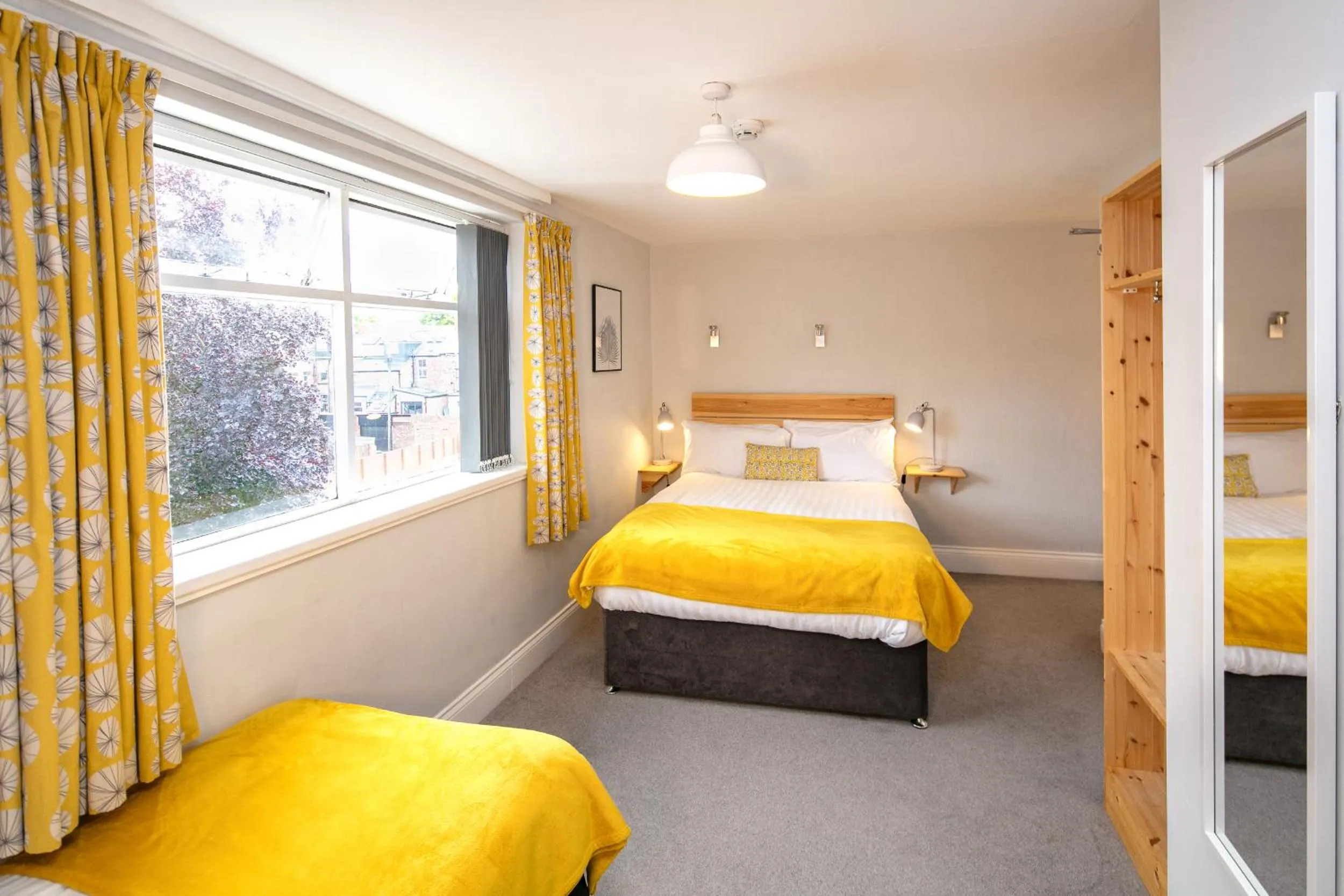 Photo of the whole room in Kenilworth Hotel