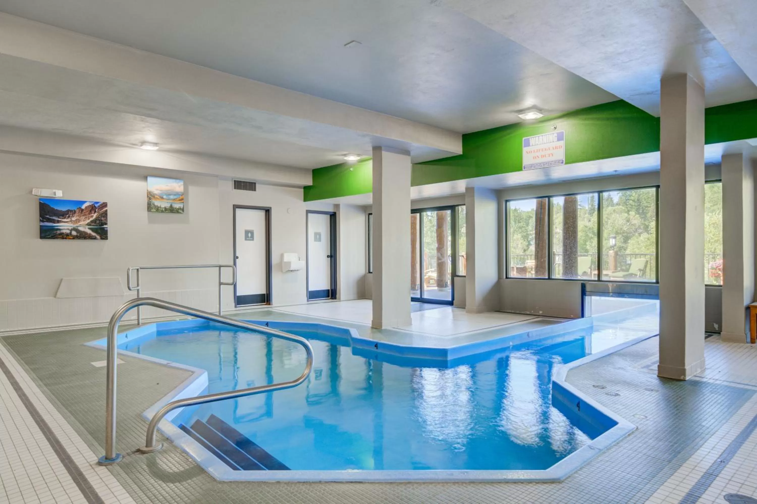 Swimming pool in Whitefish Riverfront Hotel