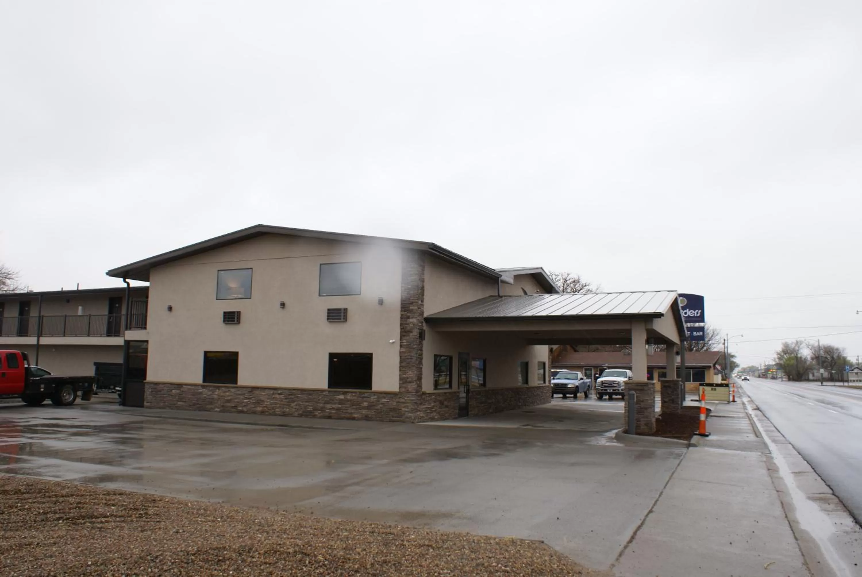 Facade/entrance in Boarders Inn & Suites by Cobblestone Hotels - Syracuse