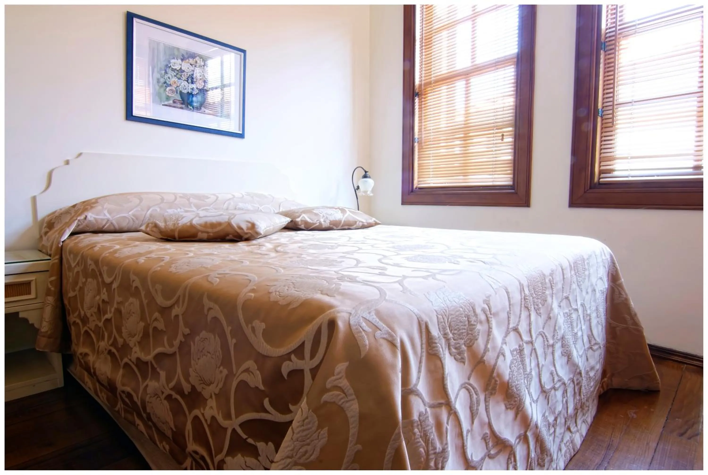 Bedroom, Bed in Minyon Hotel