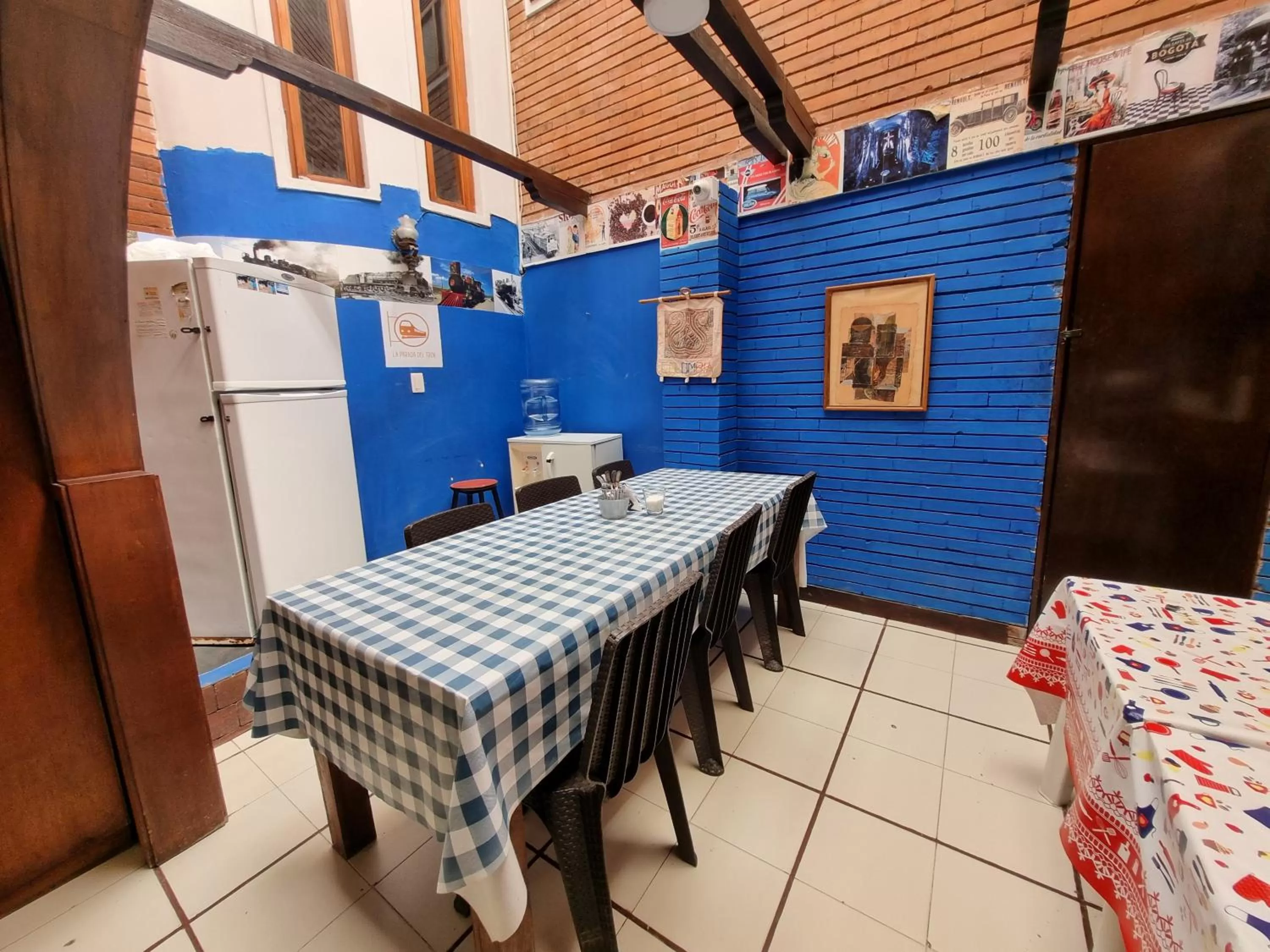Kitchen or kitchenette in acogedor Hostal usaquen la parada del tren