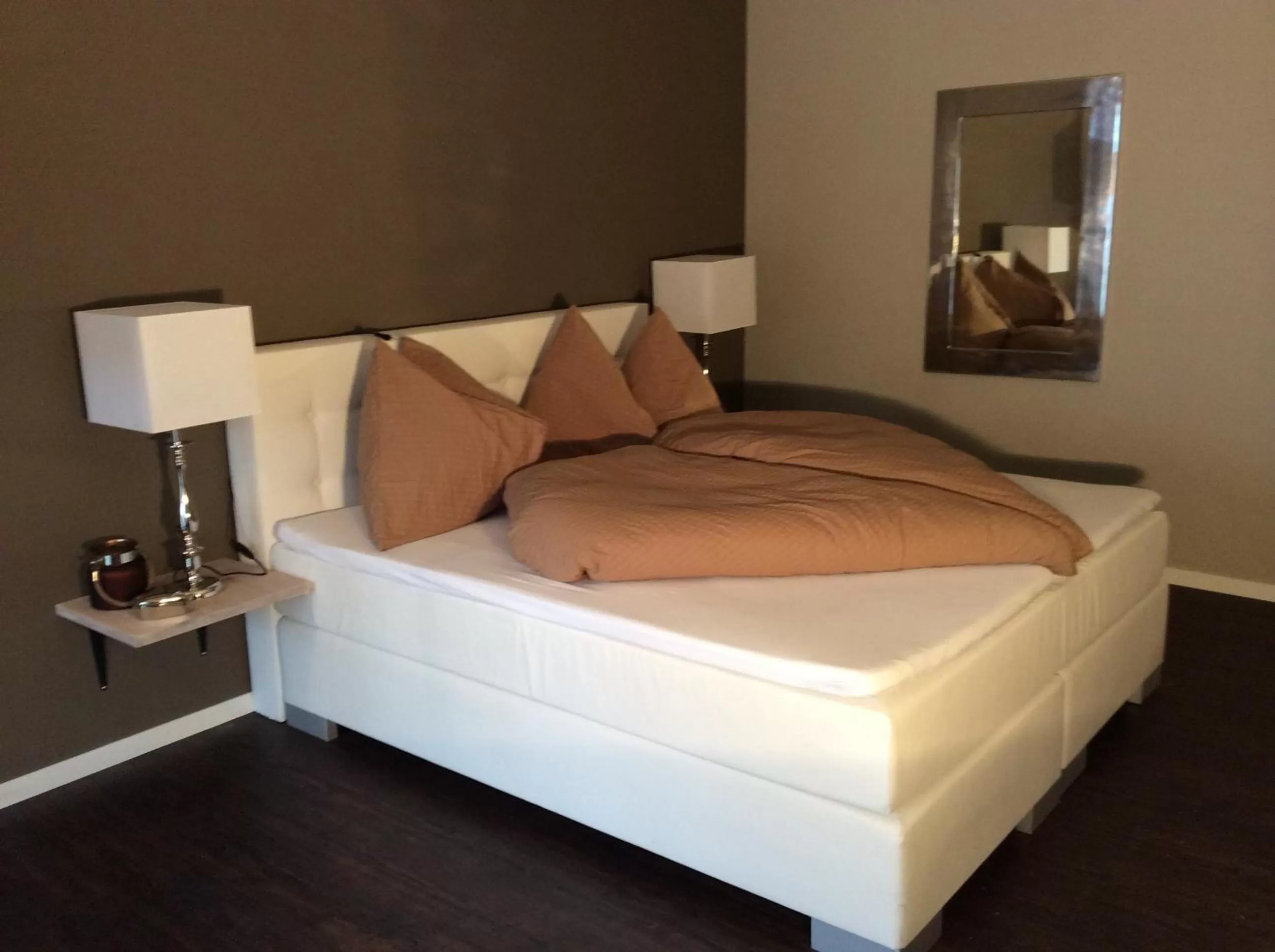 Bed in Landcafe mit Mini Hotel