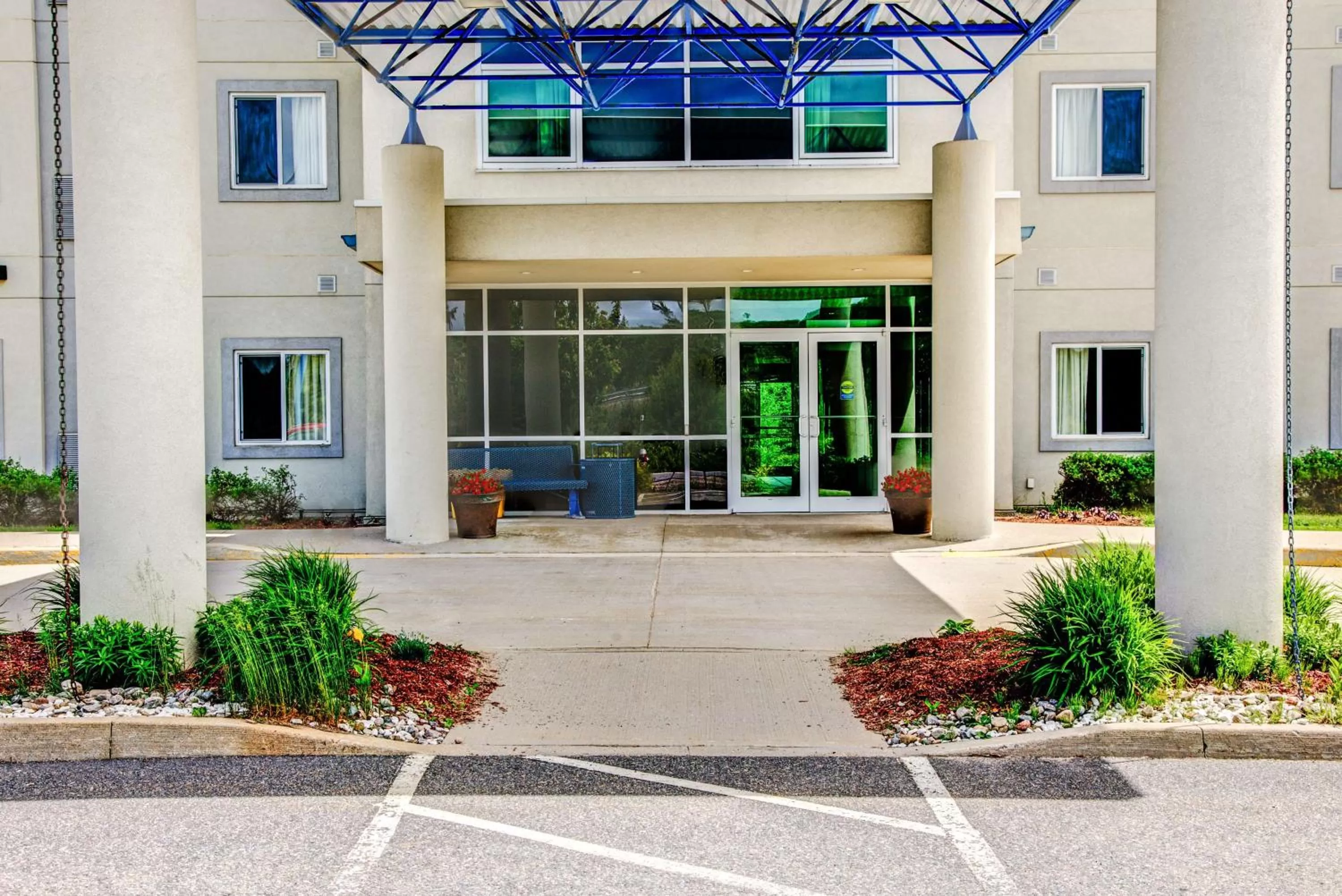 Property building in Motel 6-Huntsville, ON