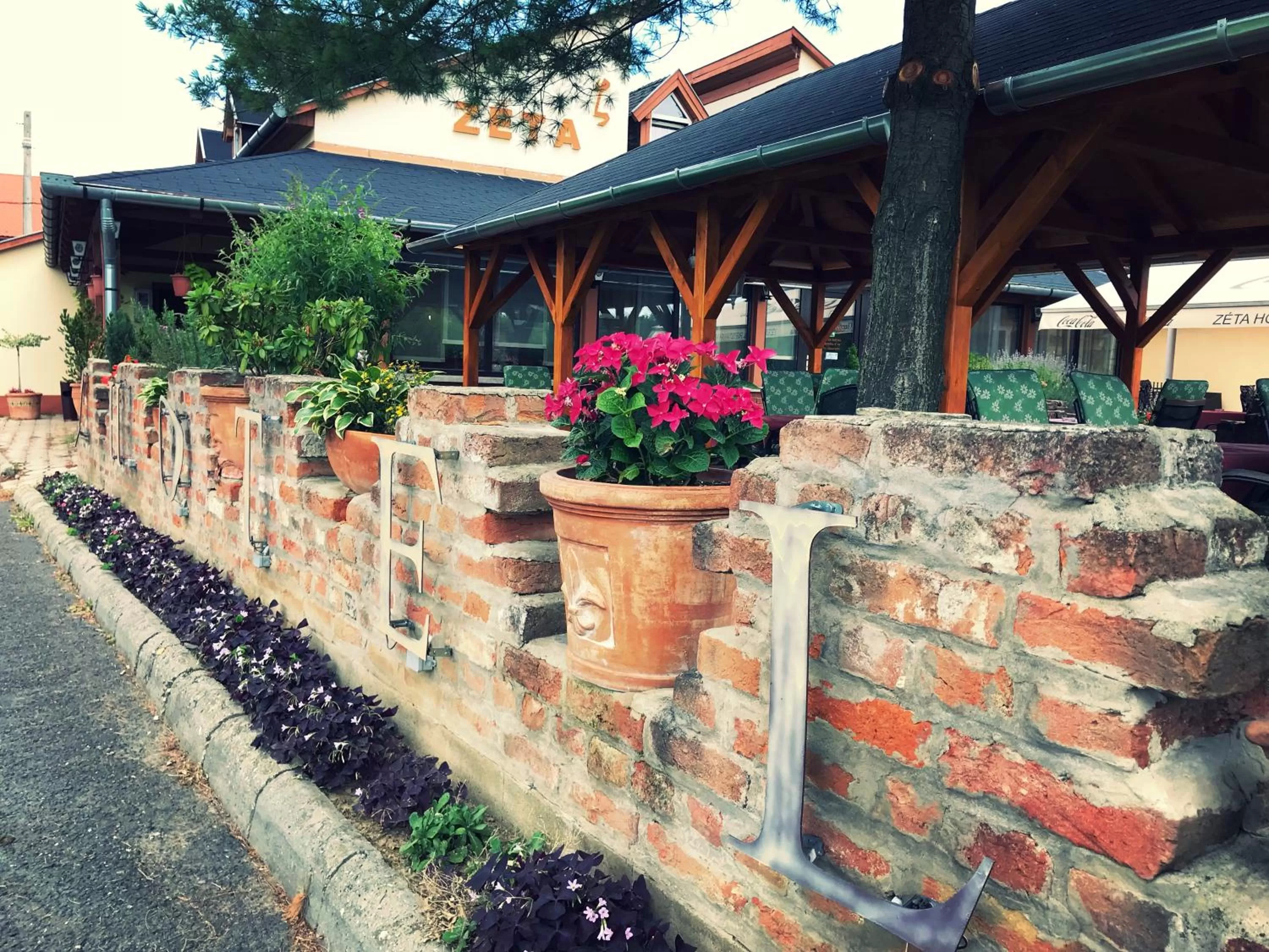 Property building in Hotel Zéta