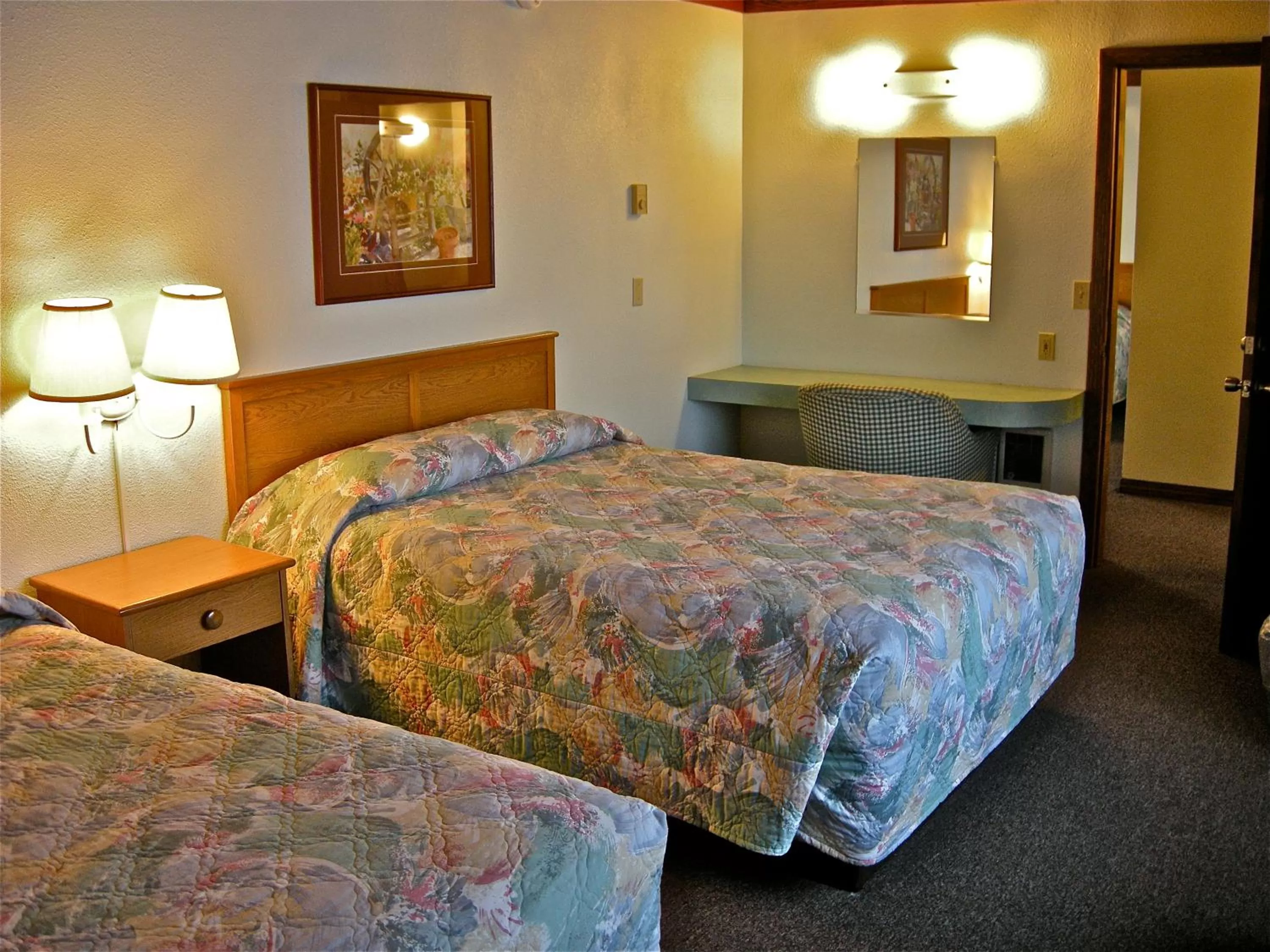Photo of the whole room, Bed in Azalea Lodge