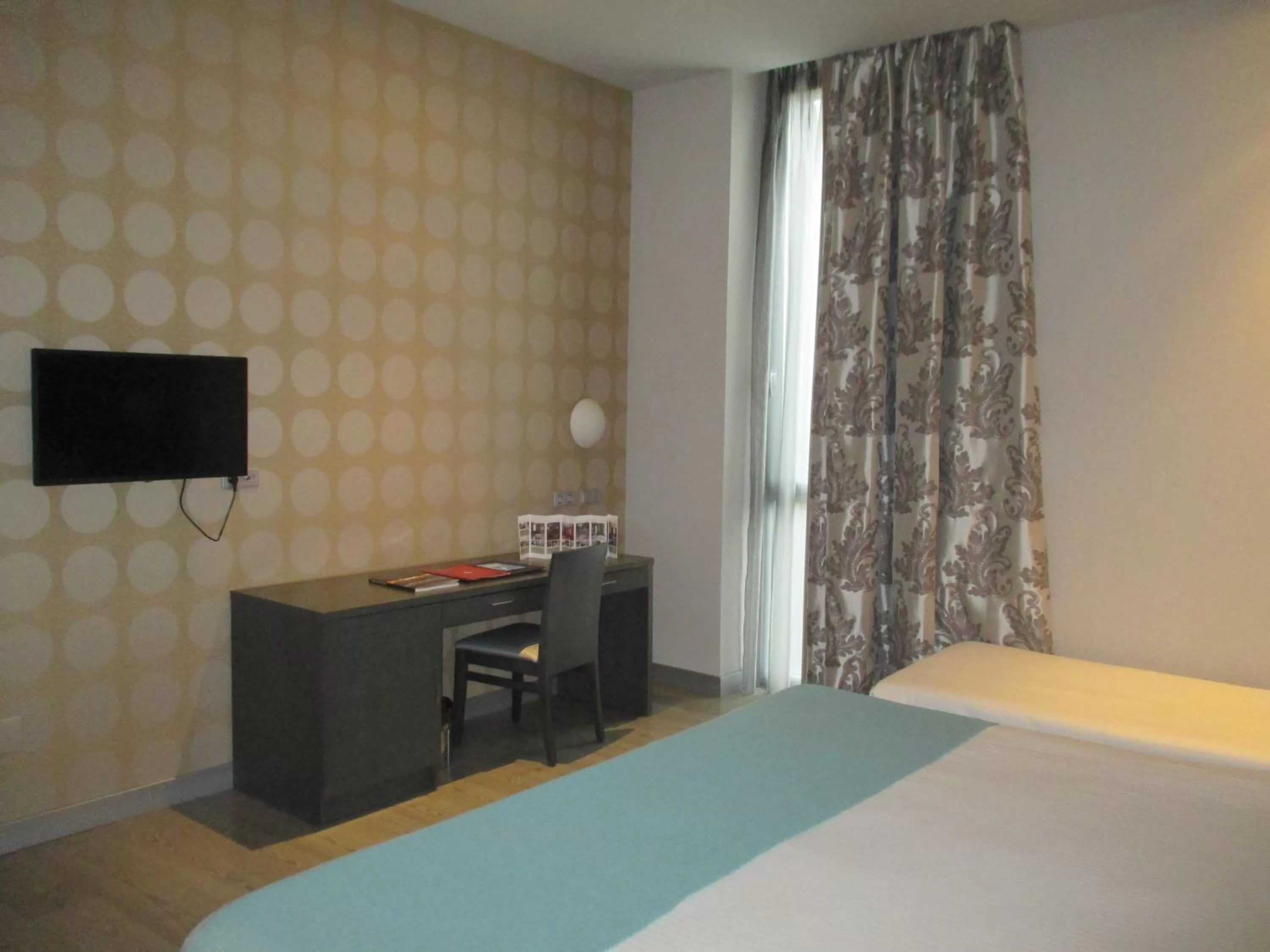 Photo of the whole room, Bed in Hotel Ciudad de Ponferrada, Ascend Hotel Collection