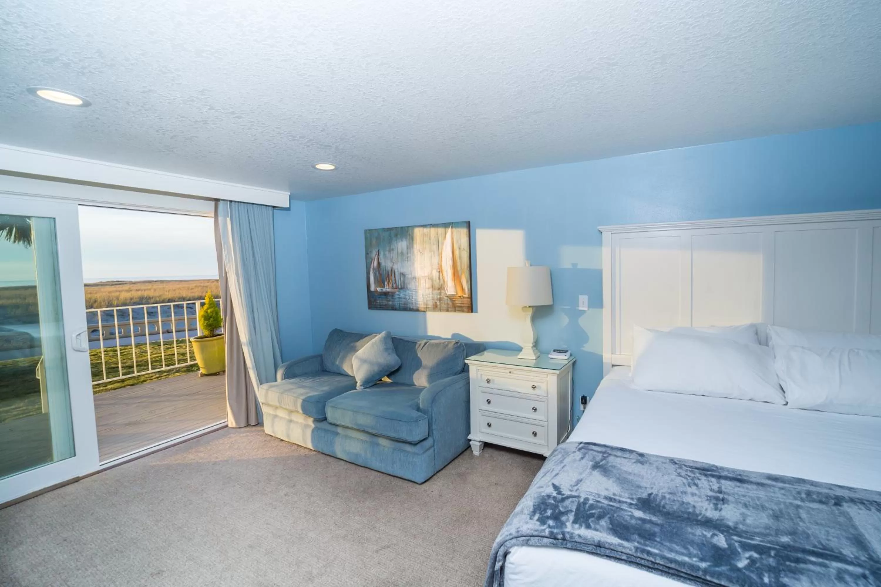 Bedroom, Bed in Inn of the Four Winds Seaside Oceanfront