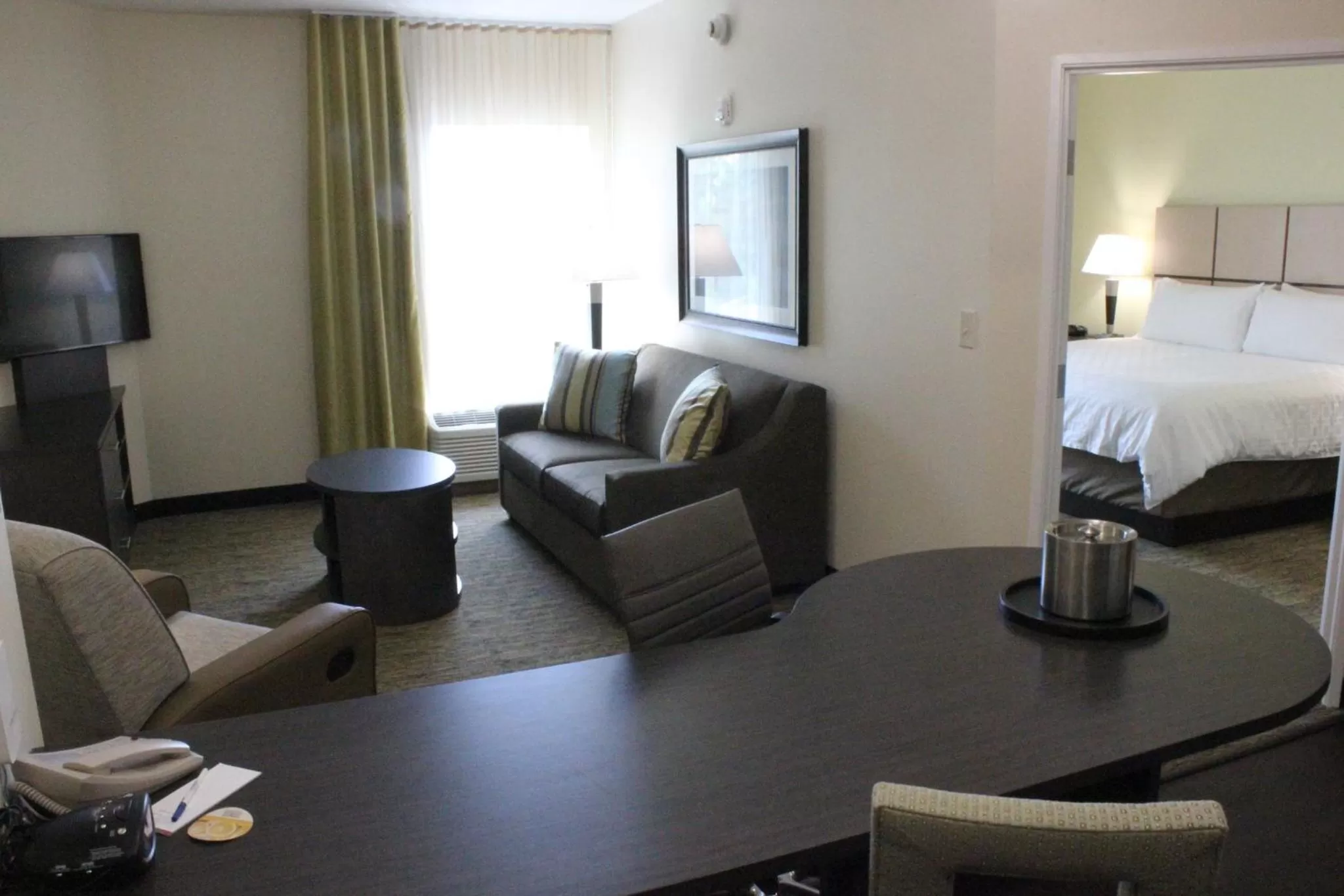 Photo of the whole room, Bed in Candlewood Suites Valdosta Mall by IHG