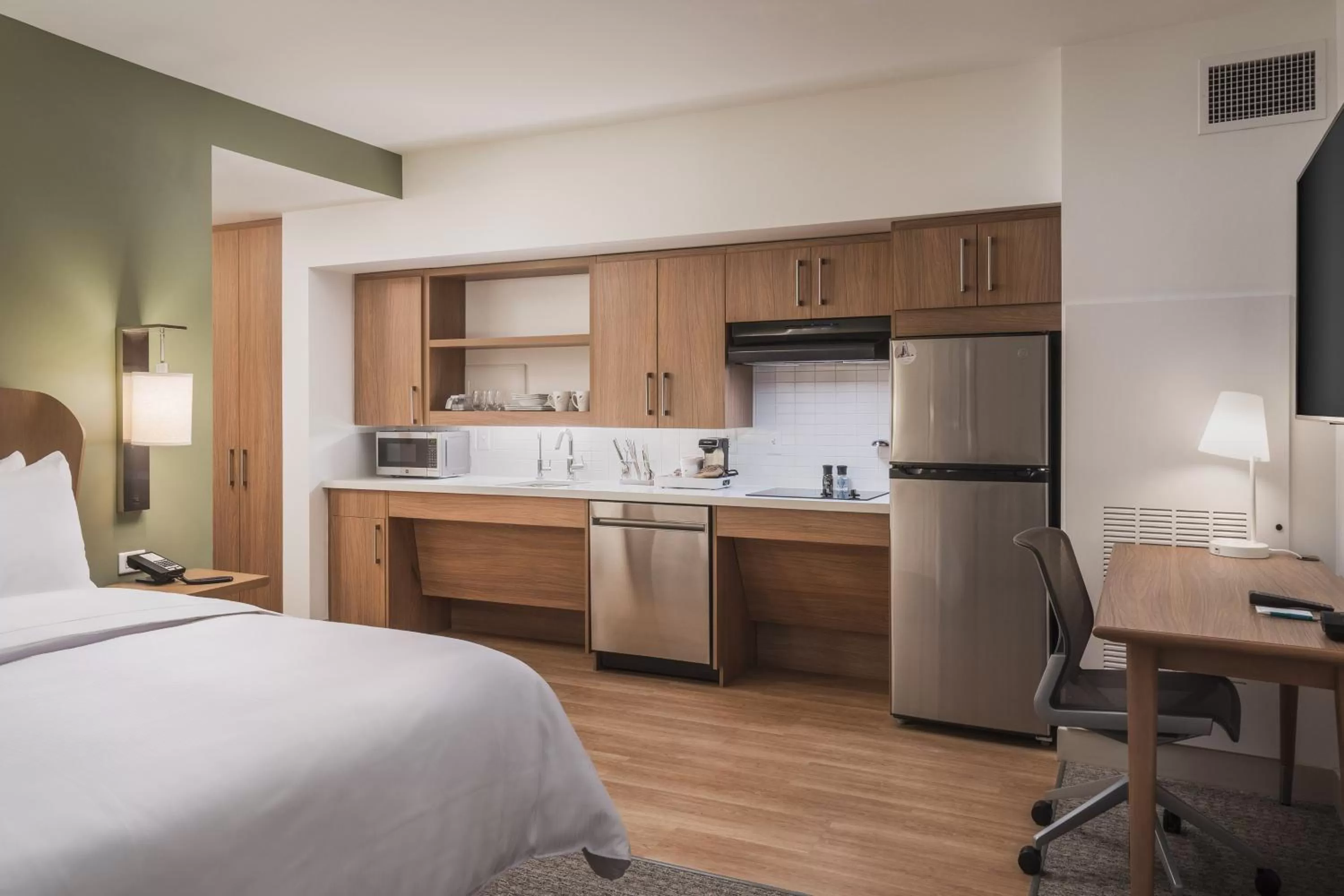 Photo of the whole room, Bed in Element Denver Downtown East