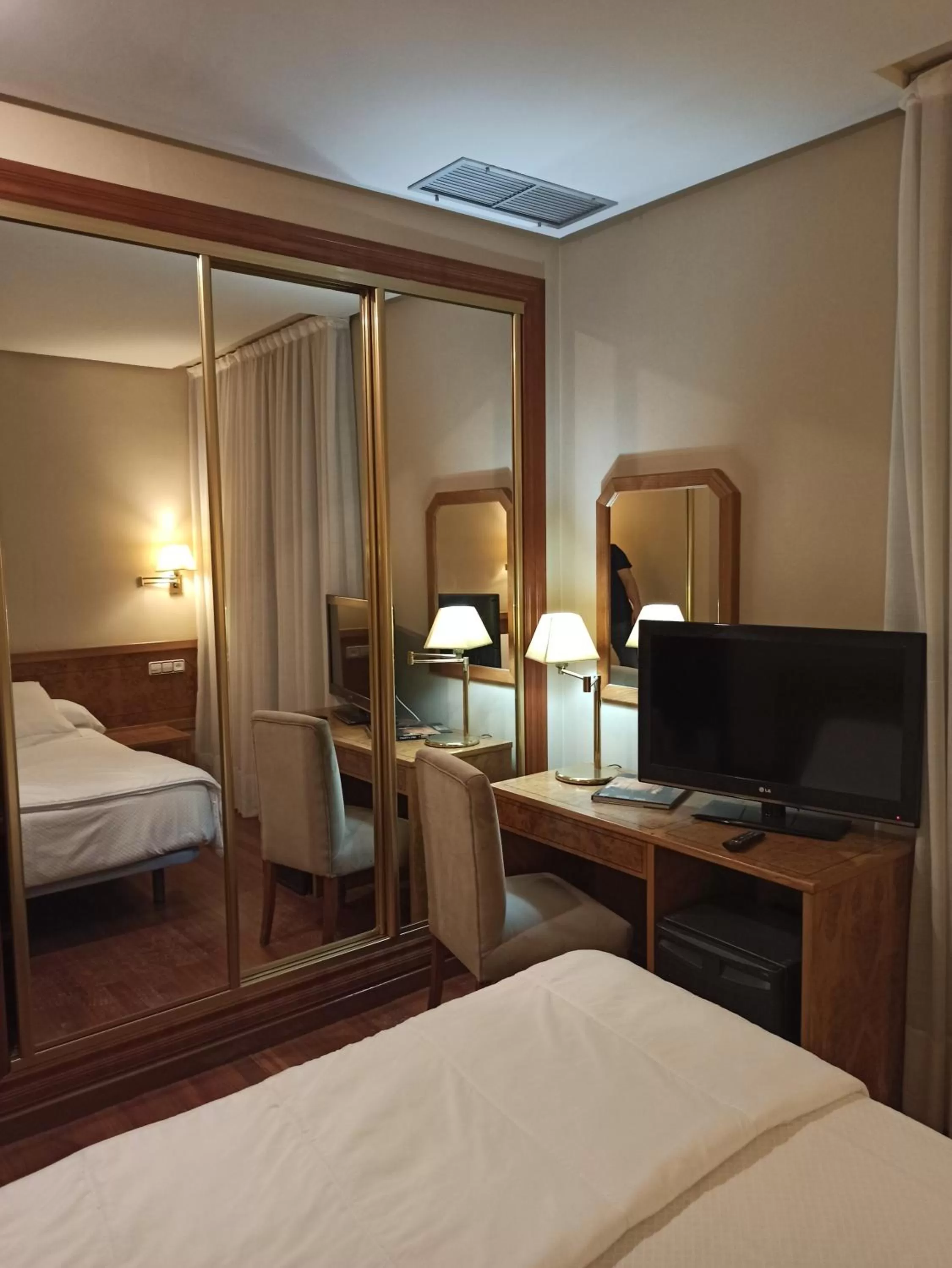 TV and multimedia, Bed in ARVA Spa París