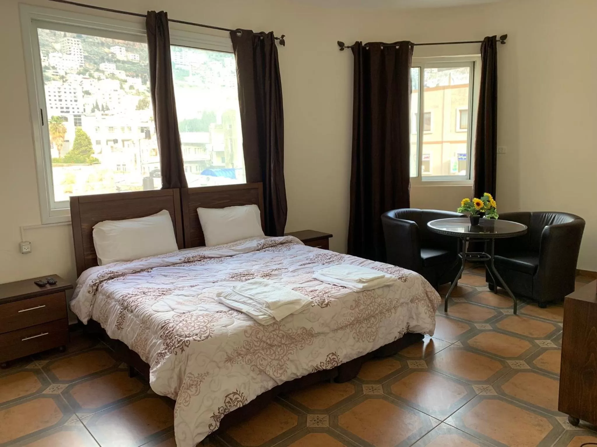 Property building, Bed in Orient Hotel