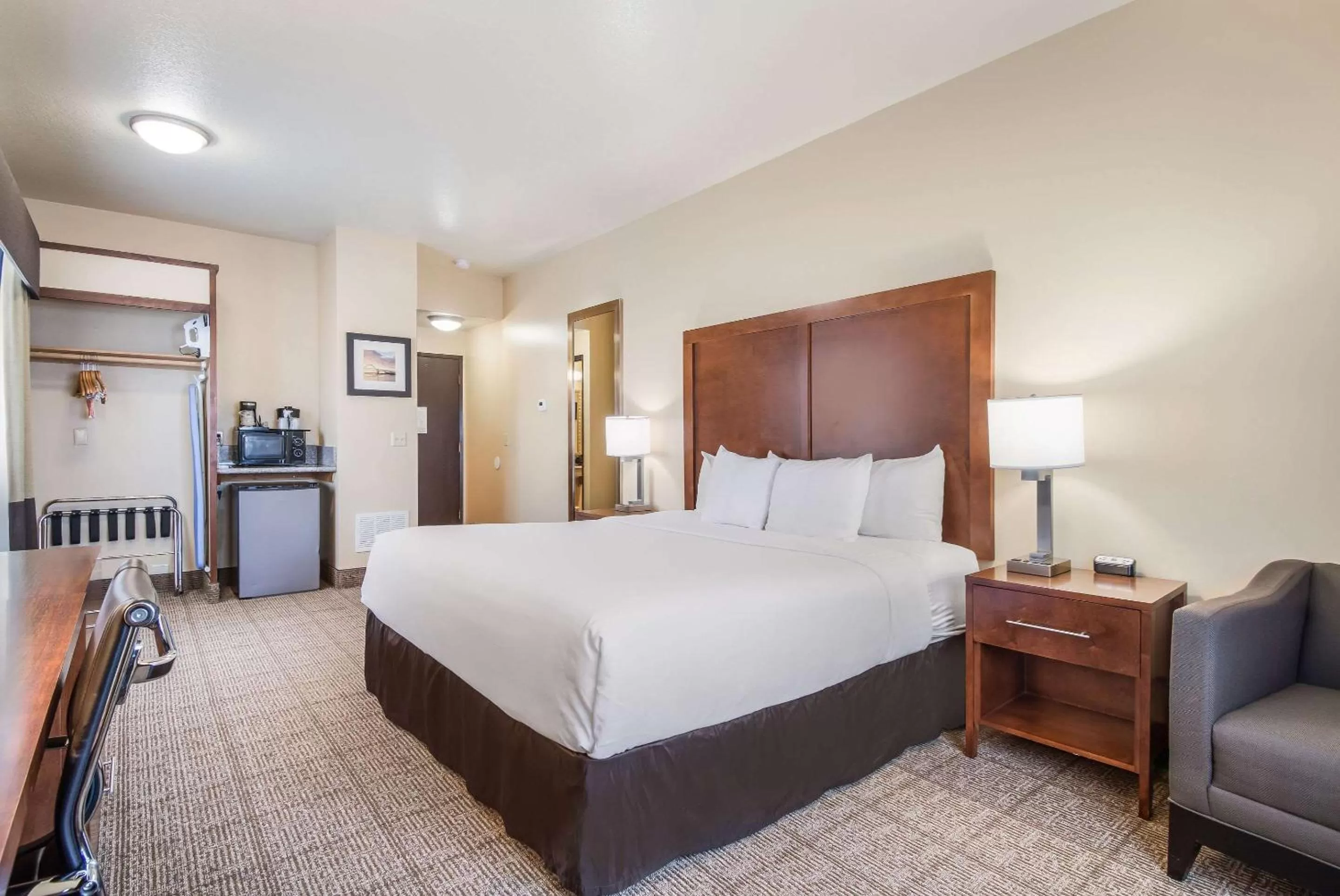 Photo of the whole room, Bed in Comfort Inn Newport