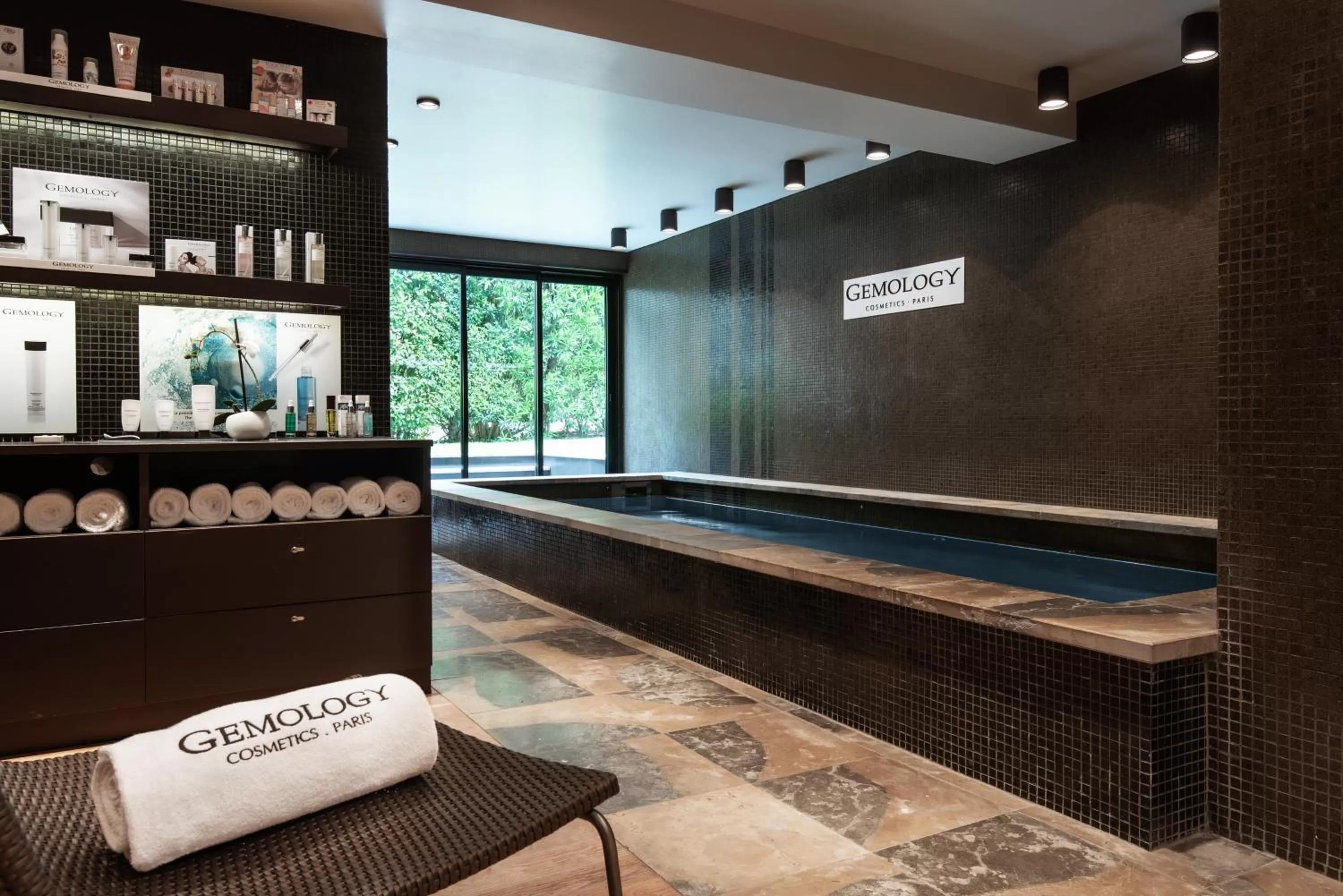 Spa and wellness centre/facilities in Hôtel Montmorency & Spa