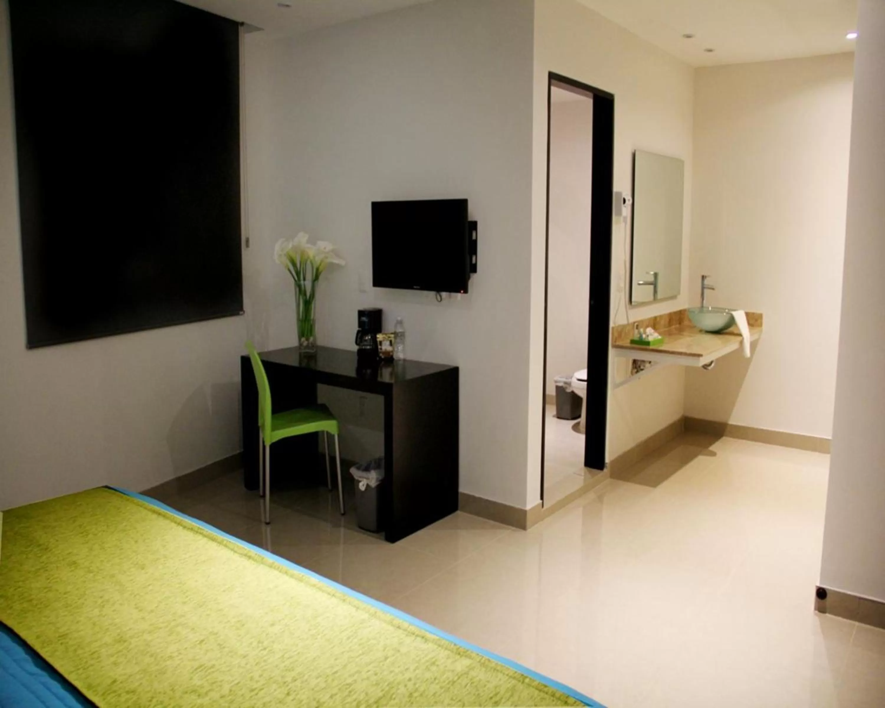 Photo of the whole room, Bed in Hotel Misión Express Xalapa