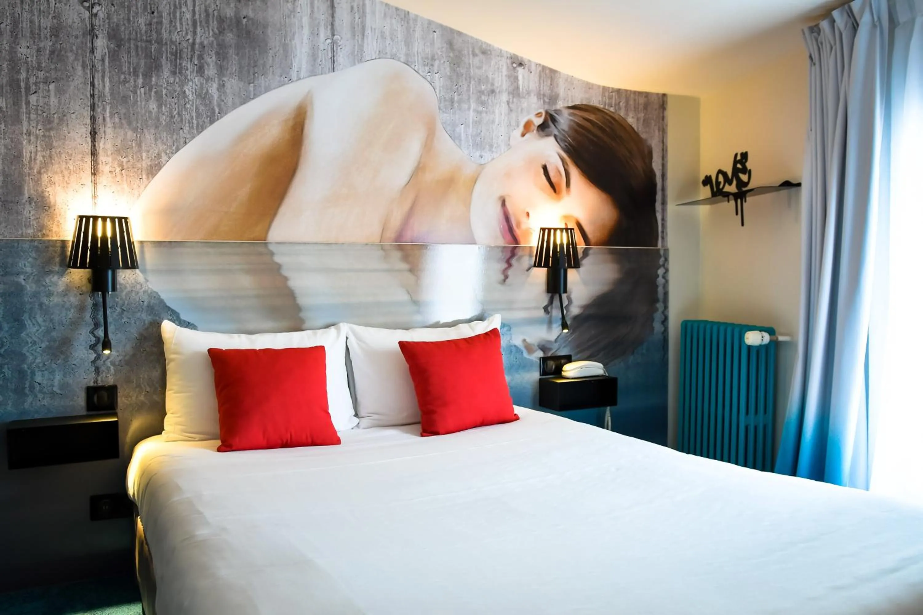 Bedroom, Bed in Hôtel Le Bord'O Vieux Port