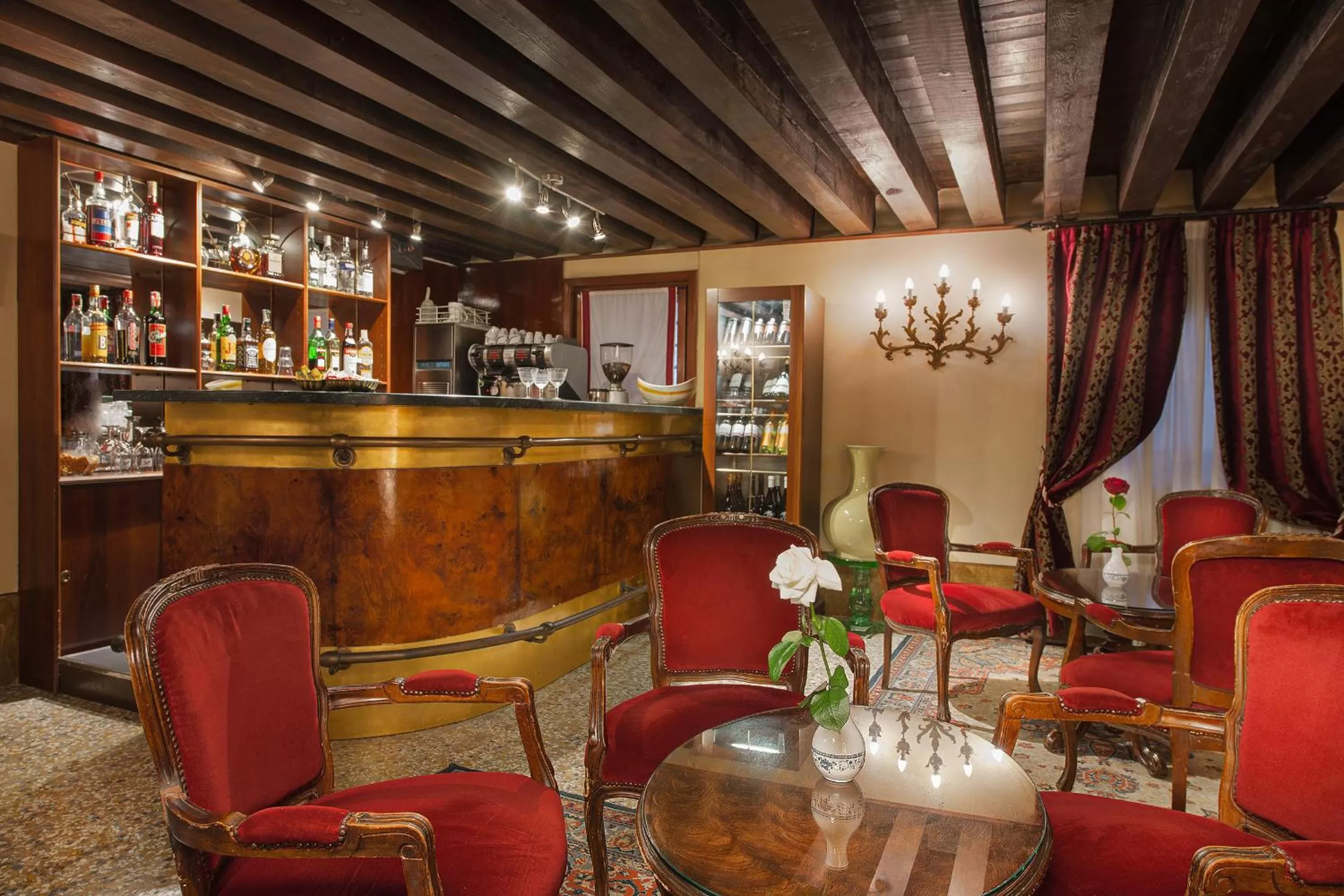 Lounge or bar in Residenza d'Epoca San Cassiano