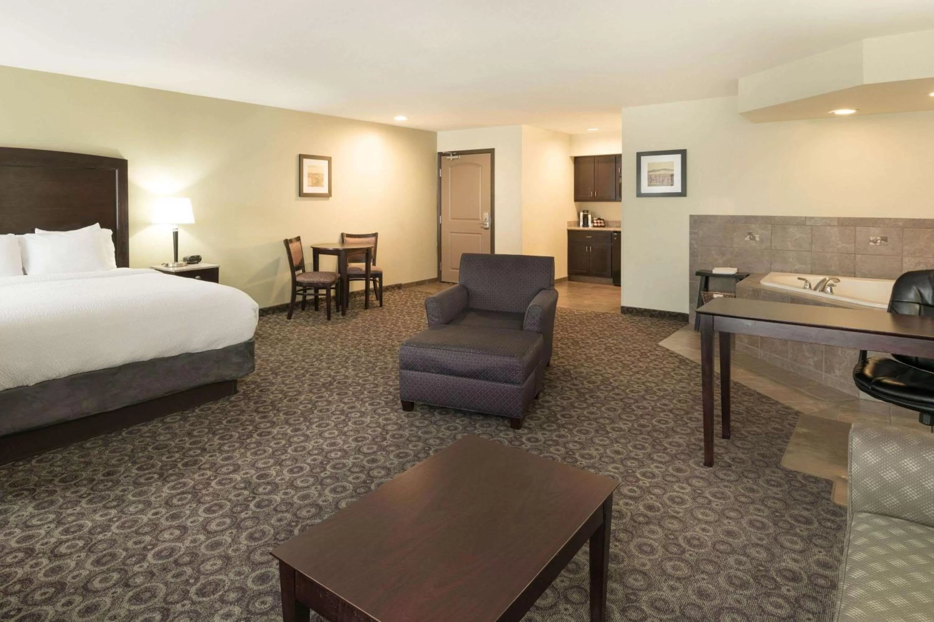 Photo of the whole room, Bed in La Quinta by Wyndham Las Vegas Airport South