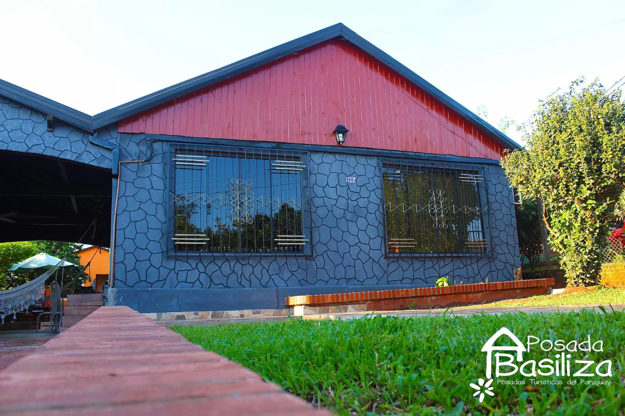 Facade/entrance in Posada Basiliza, Encarnación PY