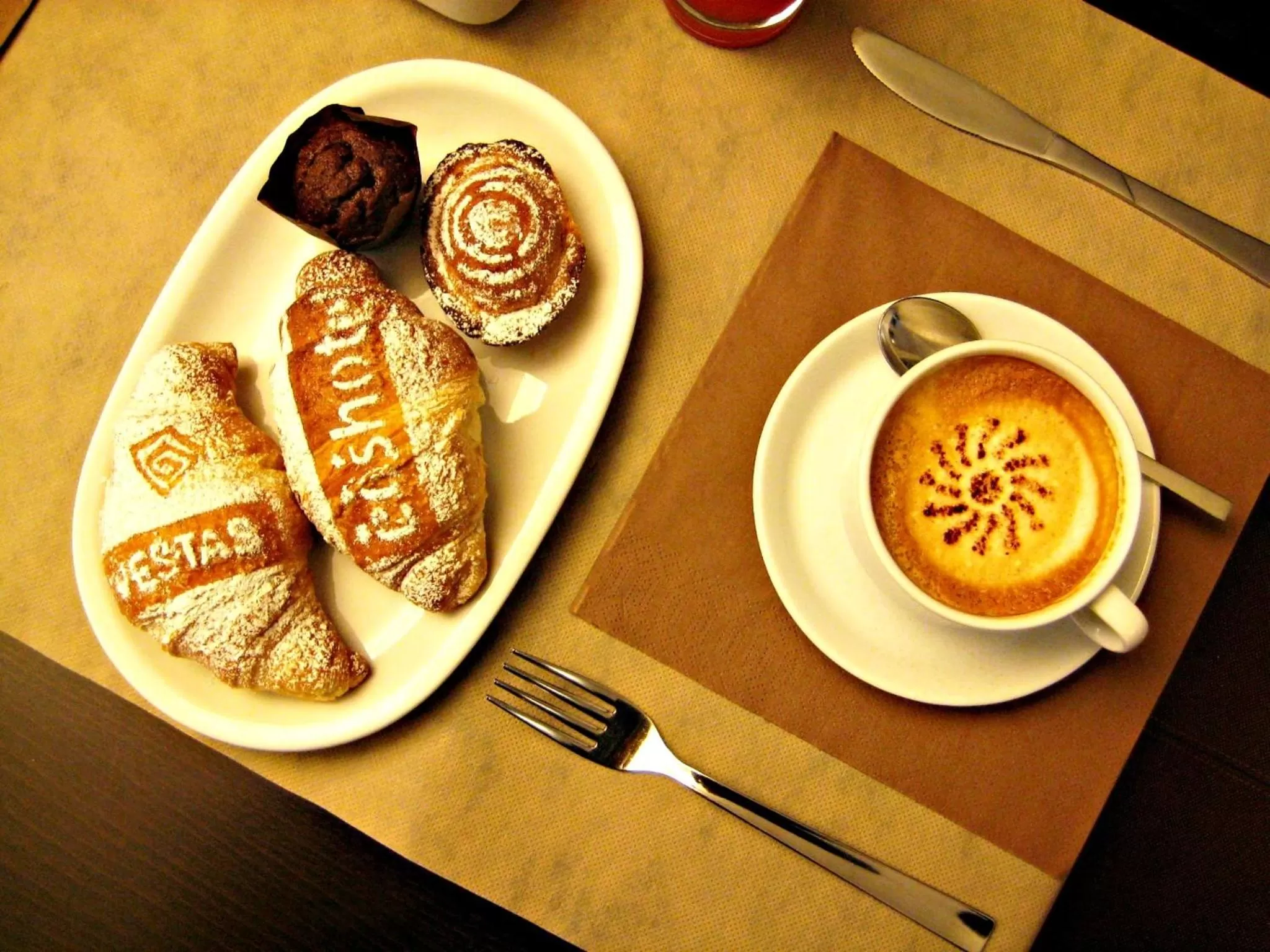 Coffee/tea facilities in Eos Hotel