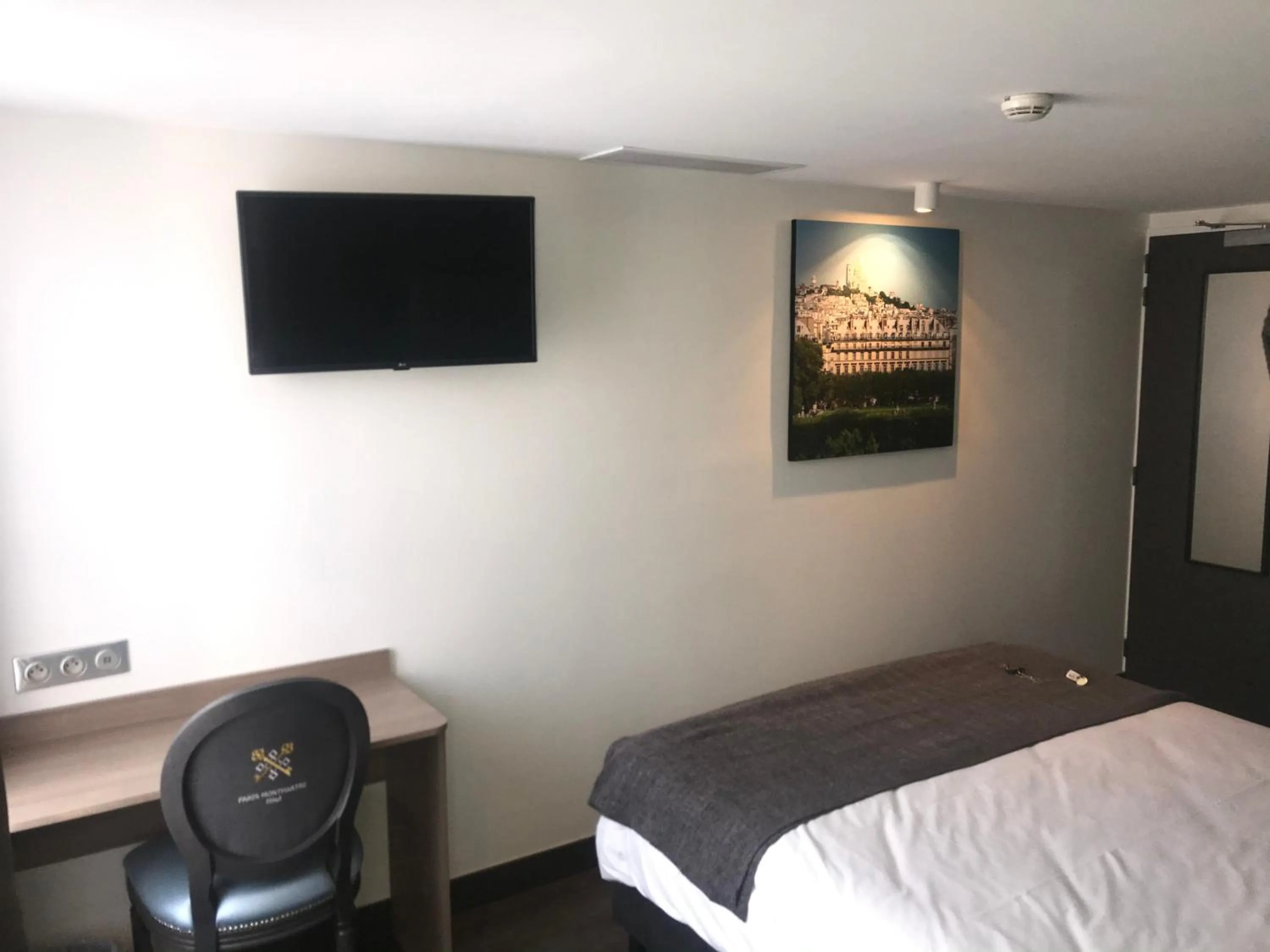 Bed in Hotel de Paris Montmartre