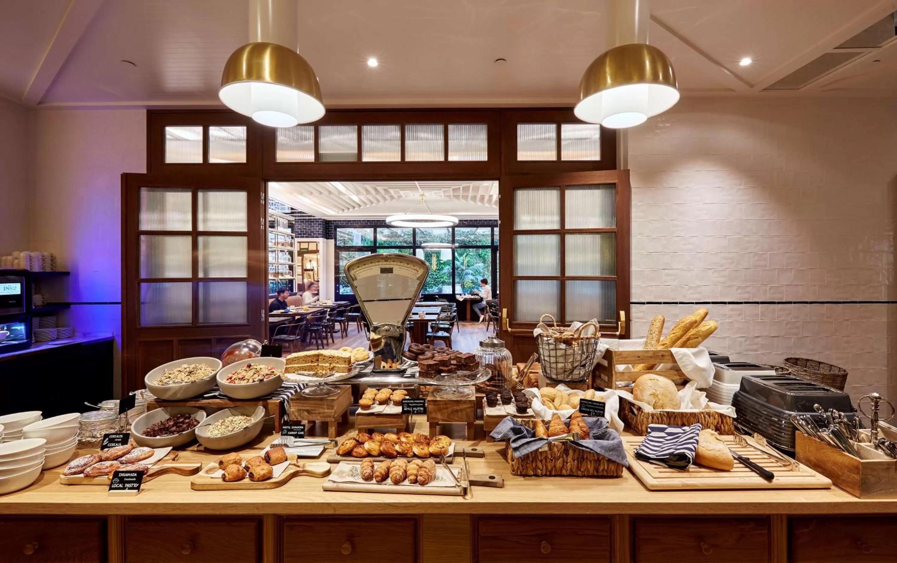 Restaurant/places to eat in Radisson Blu 1882 Hotel, Barcelona Sagrada Familia