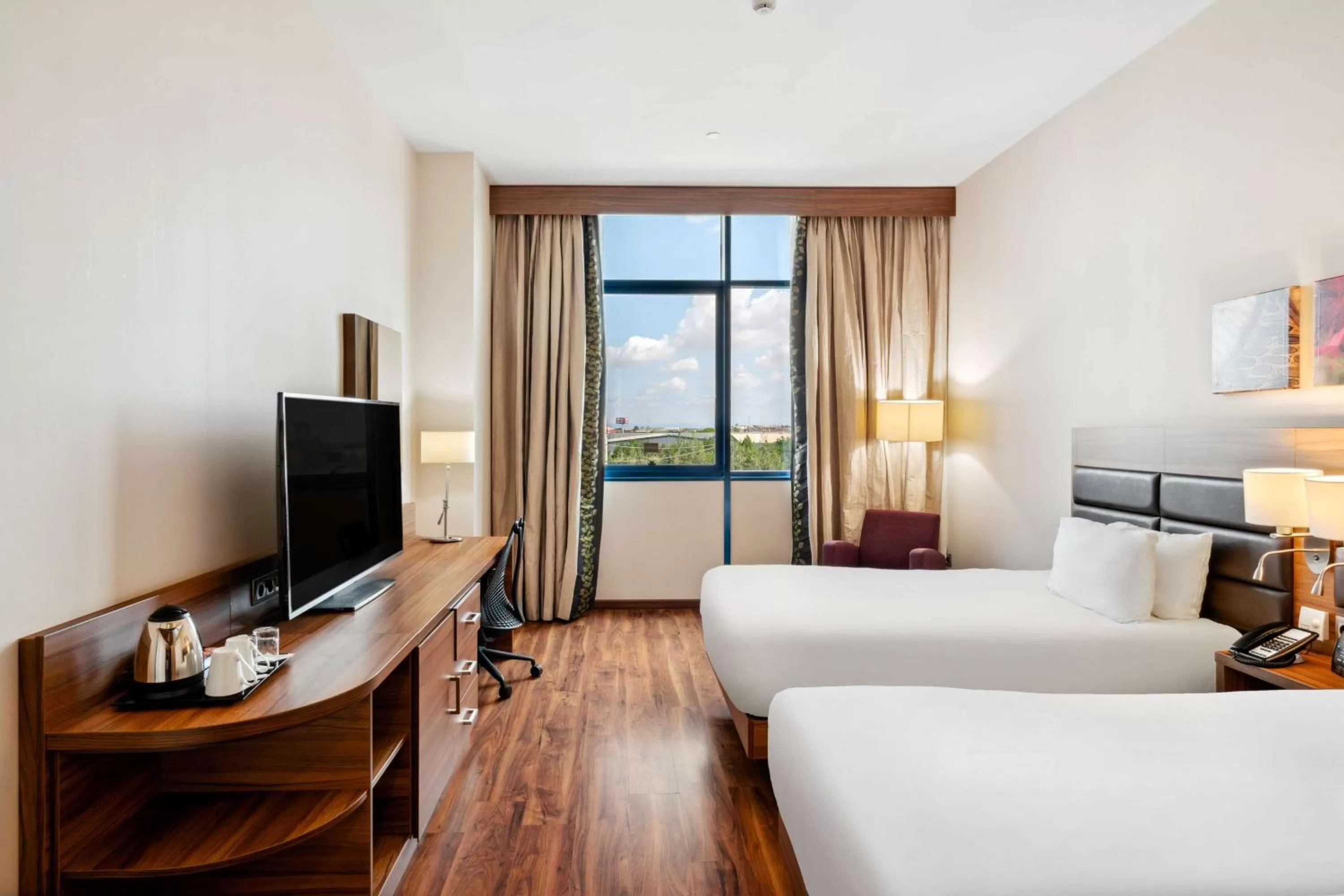 Bedroom, Bed in Hilton Garden Inn Sevilla