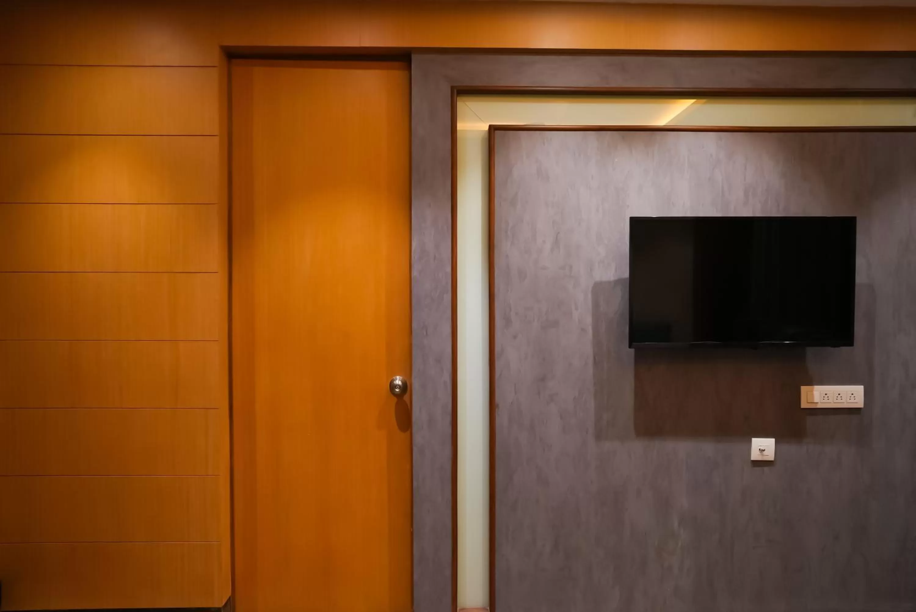 Communal lounge/ TV room in Eden Park Boutique Hotel