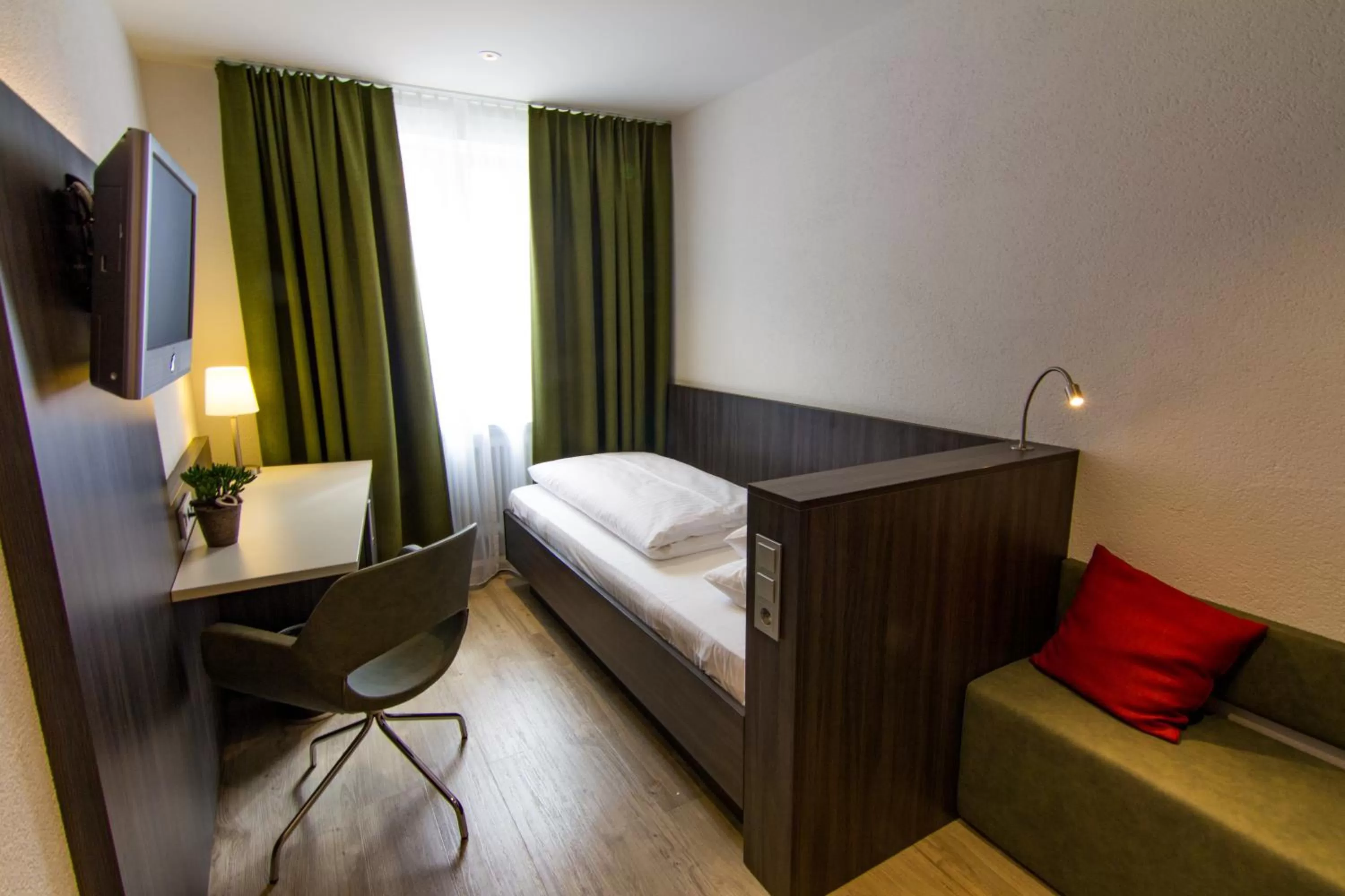 Photo of the whole room, Bed in Insel-Hotel-Lindau