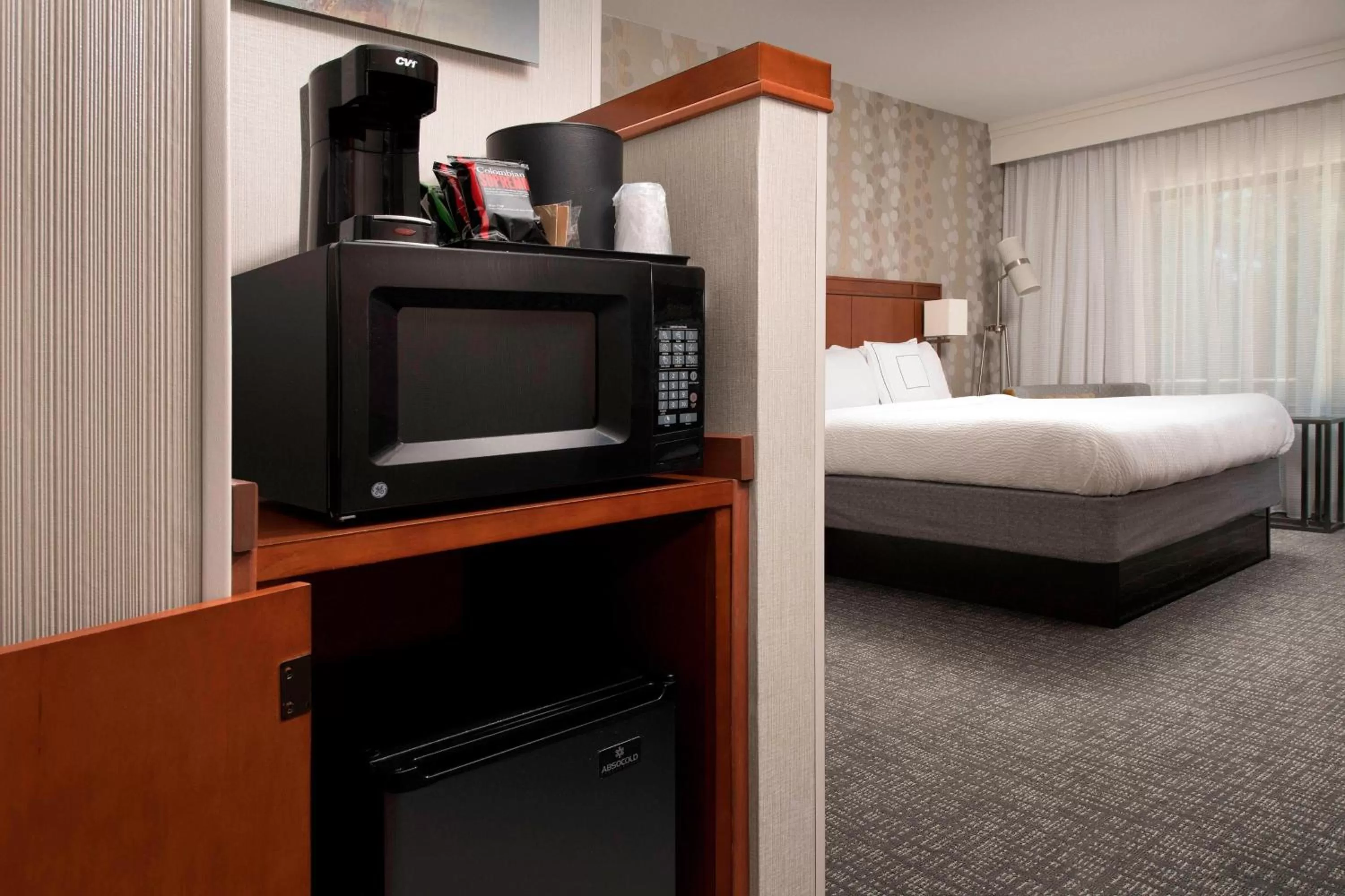 Photo of the whole room, Bed in Courtyard by Marriott Lufkin