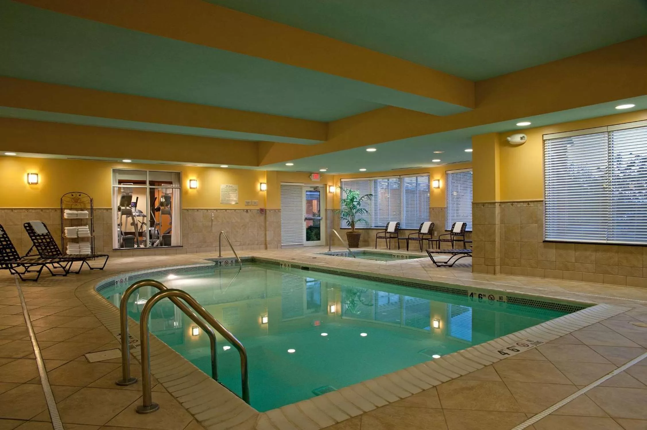 Pool view in Hilton Garden Inn Indianapolis Airport