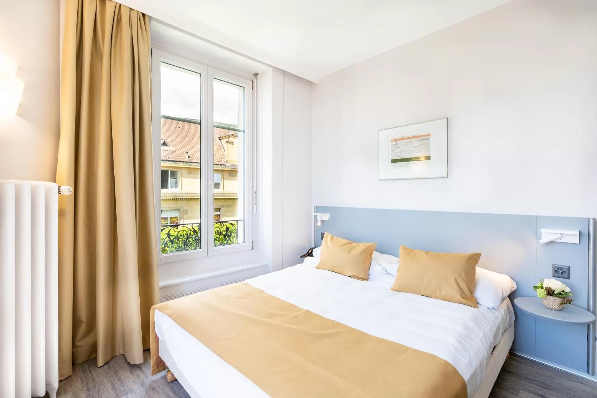 Bedroom, Bed in Hôtel Alpes & Lac